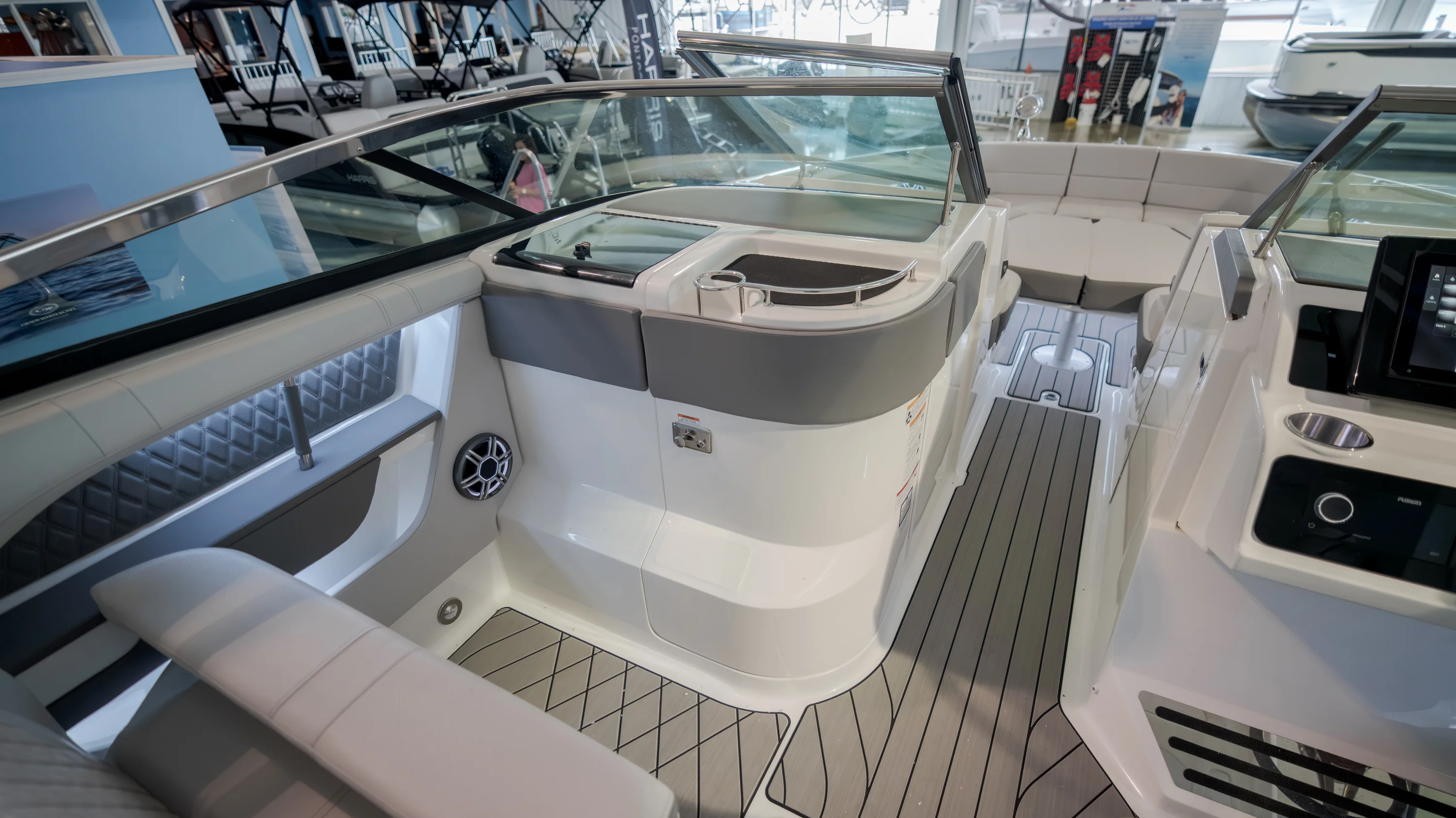 2026 Sea Ray SLX 310 Outboard Image Thumbnail #23