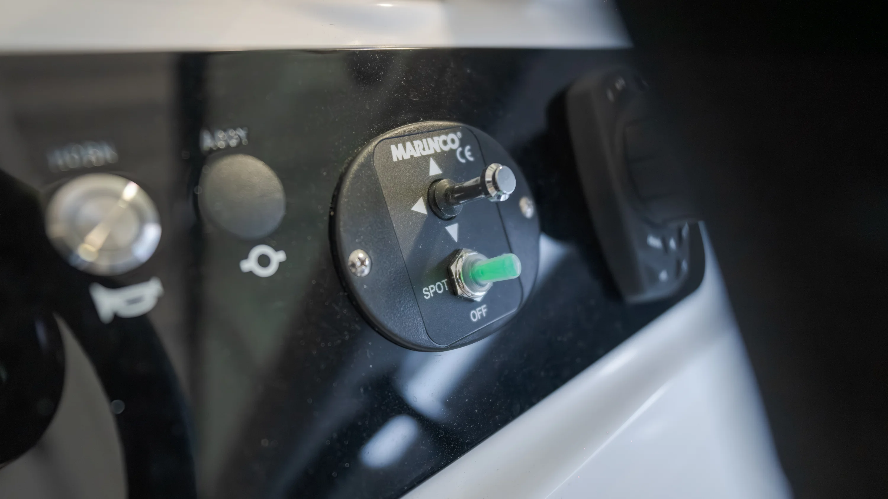 2026 Sea Ray SLX 310 Outboard Image Thumbnail #18