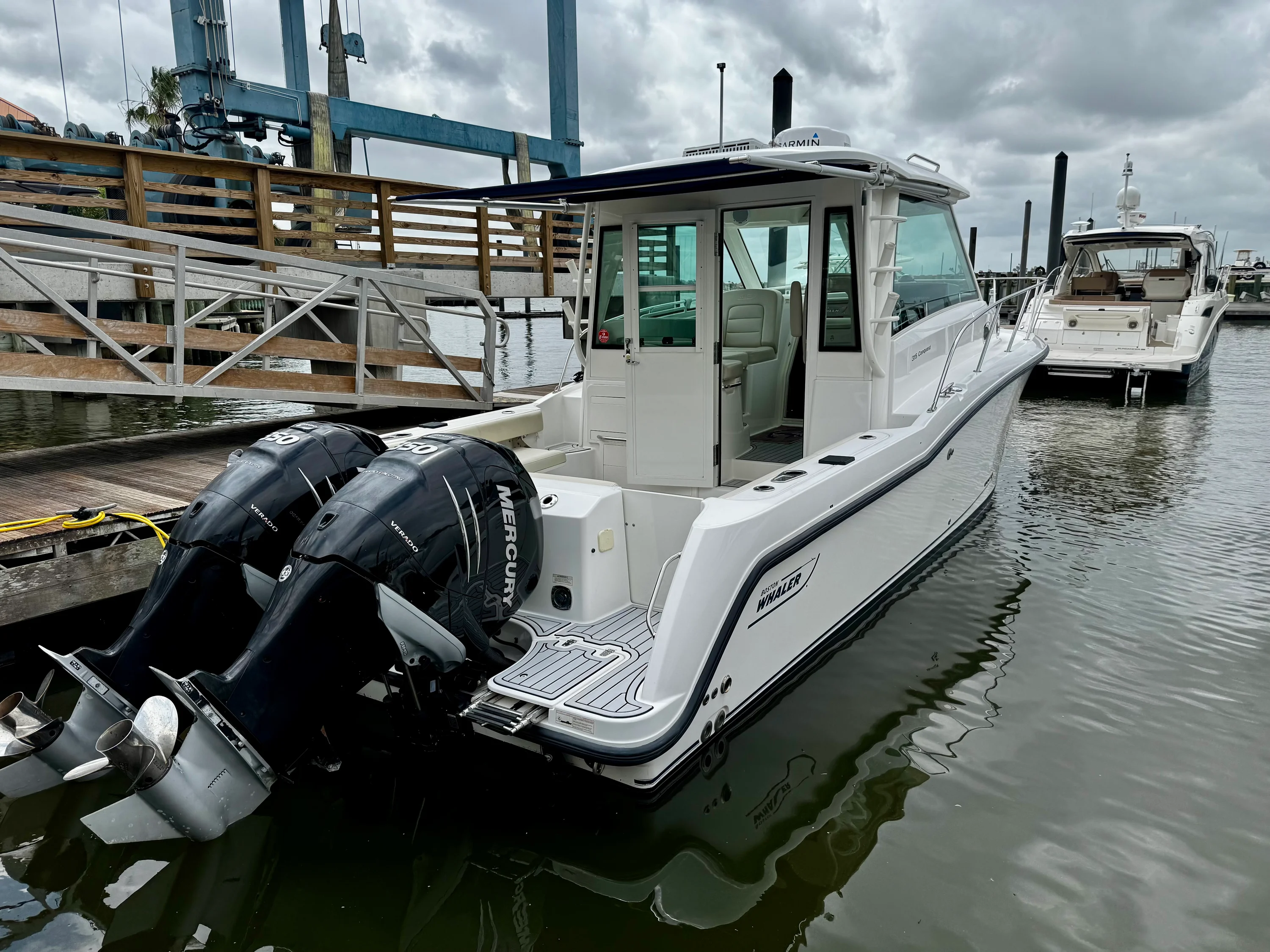 2016 Boston Whaler 315 CONQUEST Image Thumbnail #3