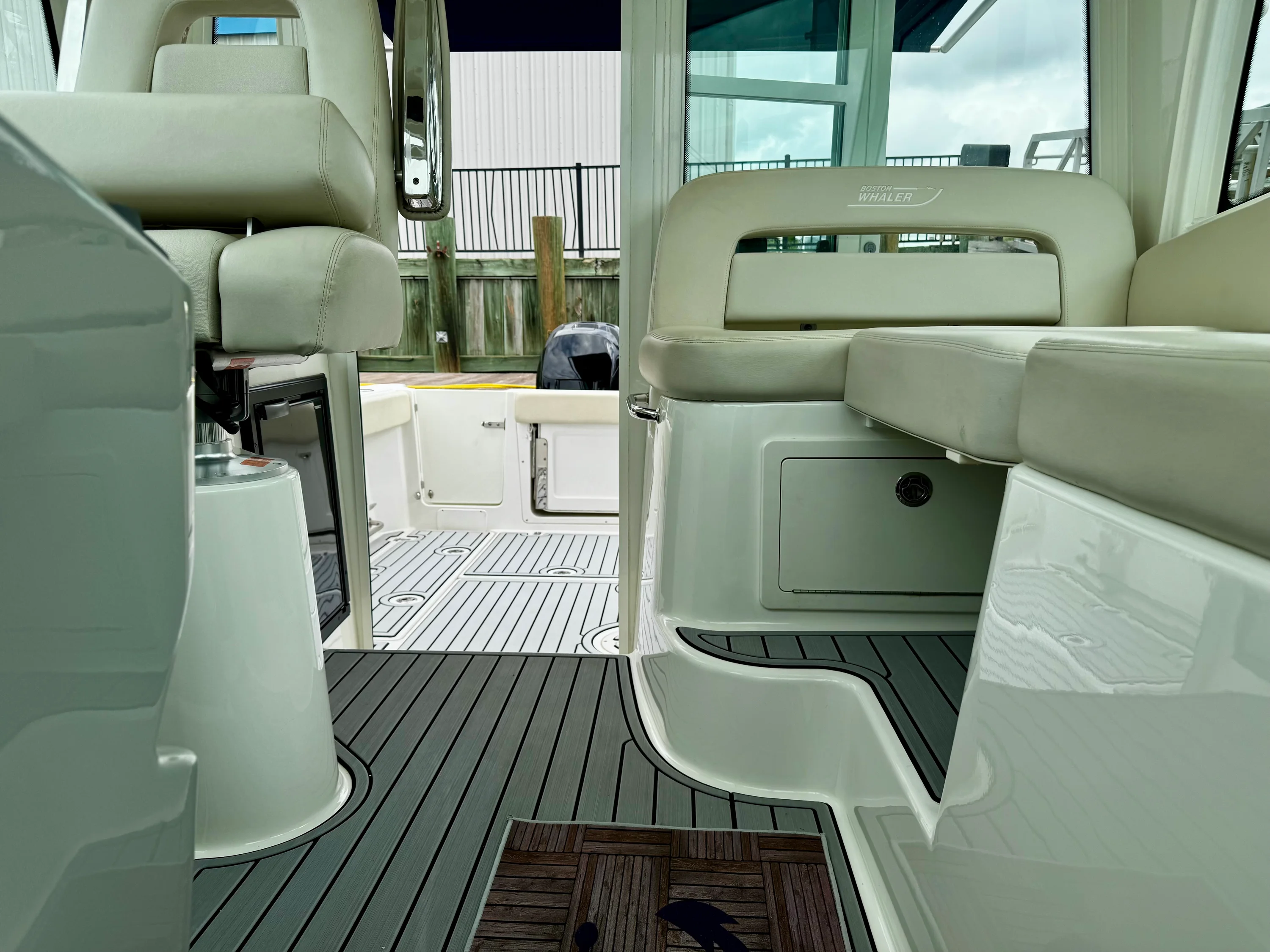 2016 Boston Whaler 315 CONQUEST Image Thumbnail #16