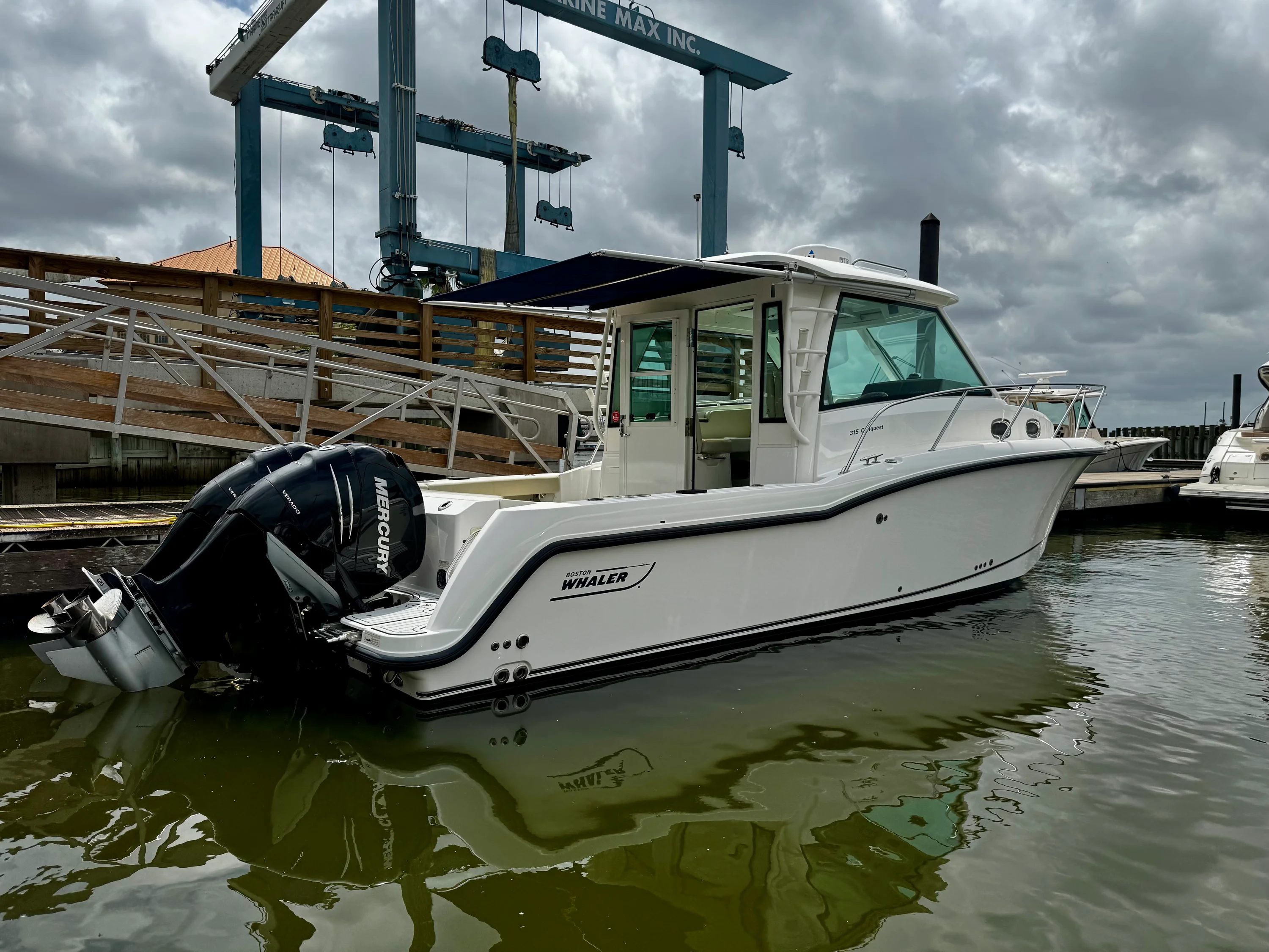 2016 Boston Whaler 315 CONQUEST Image Thumbnail #0