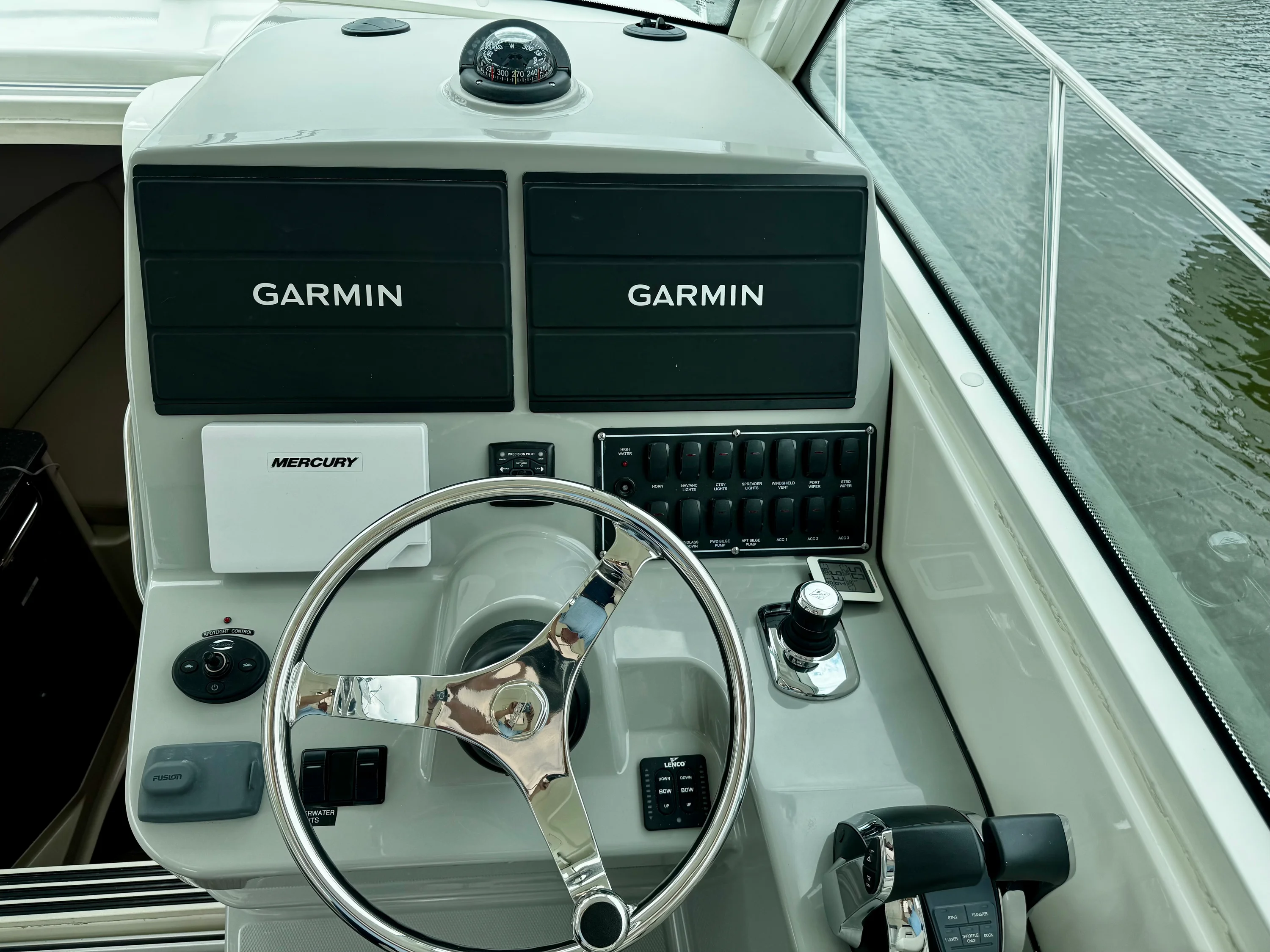 2016 Boston Whaler 315 CONQUEST Image Thumbnail #13