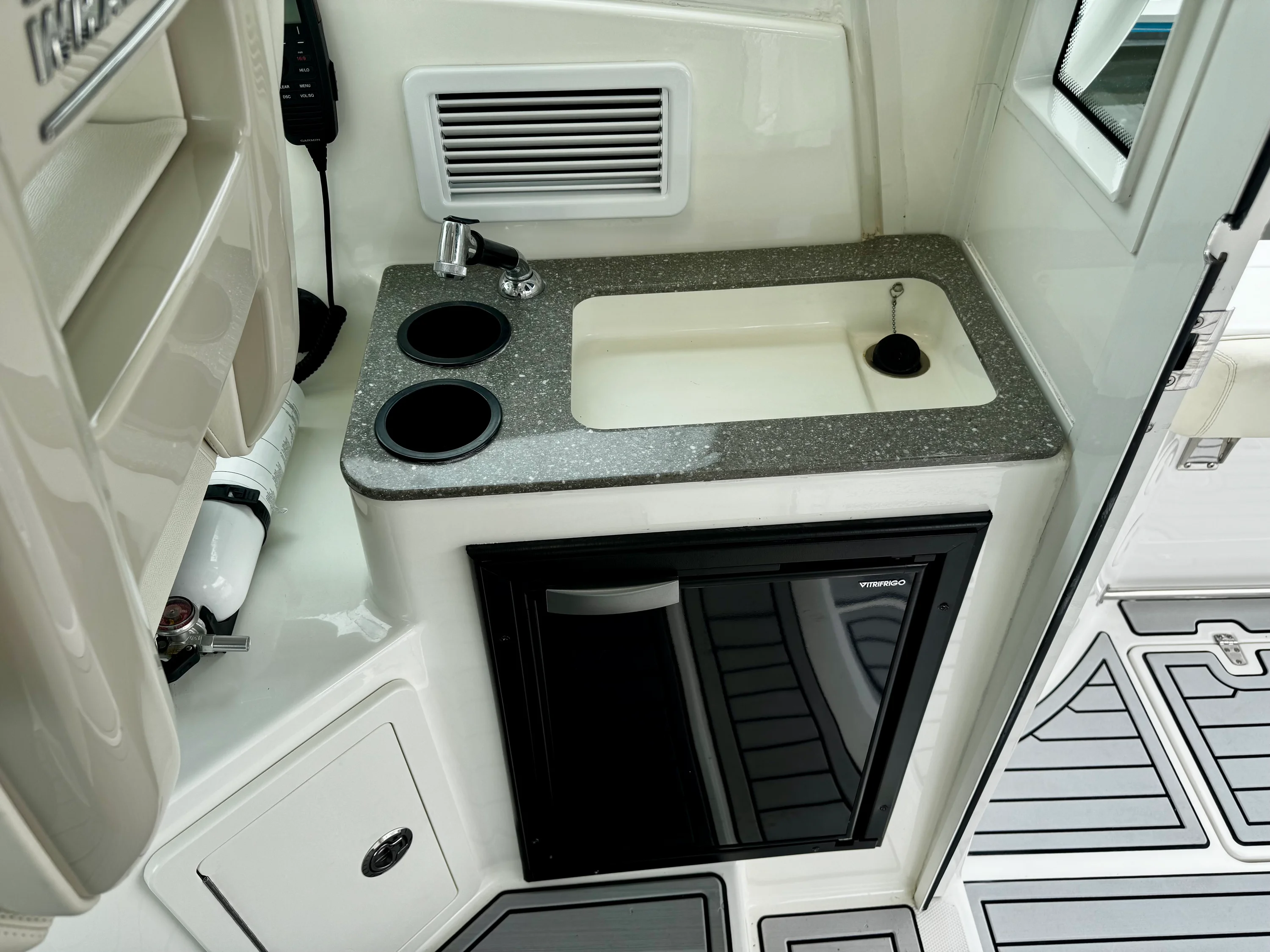 2016 Boston Whaler 315 CONQUEST Image Thumbnail #15