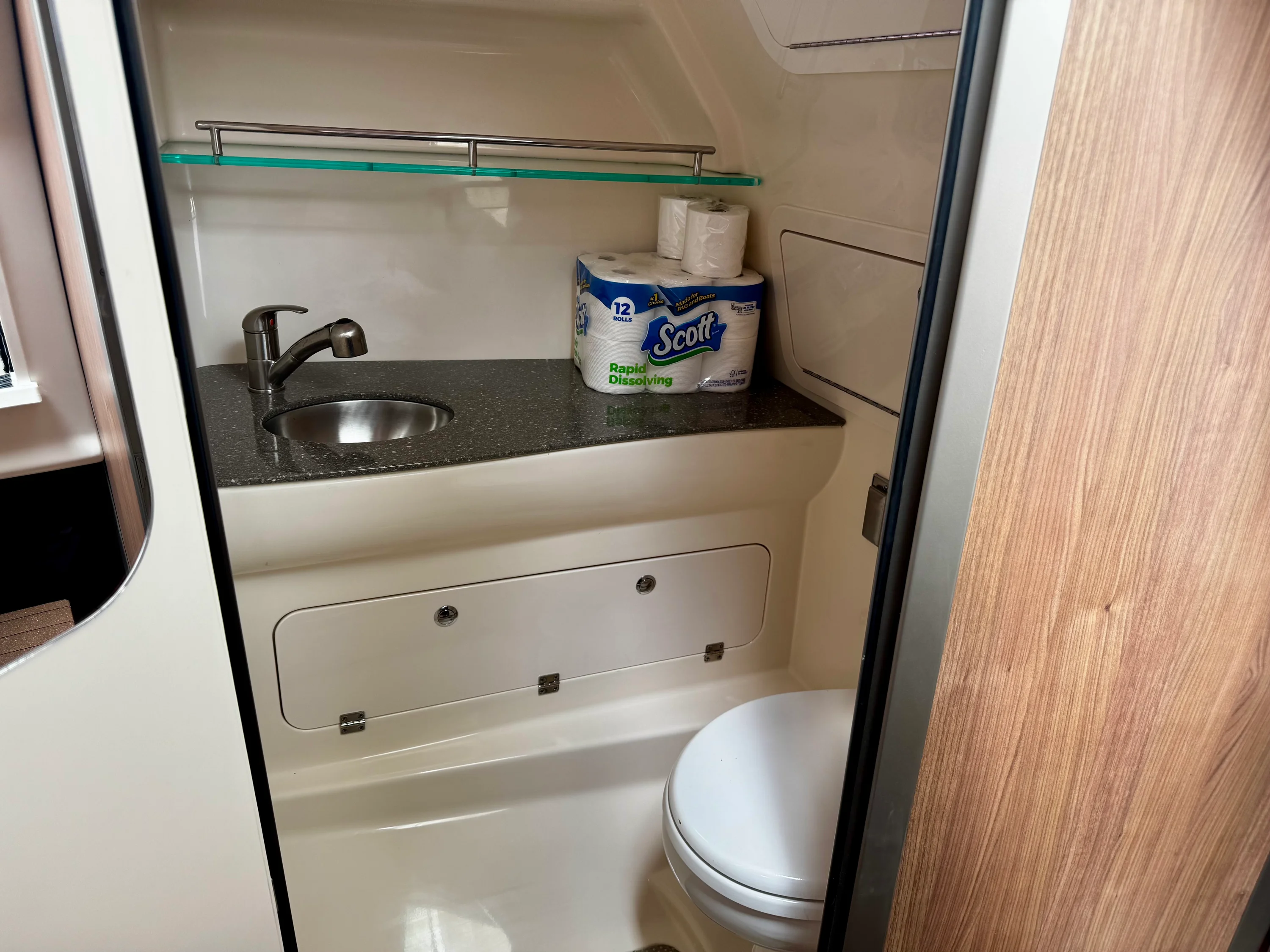 2016 Boston Whaler 315 CONQUEST Image Thumbnail #20