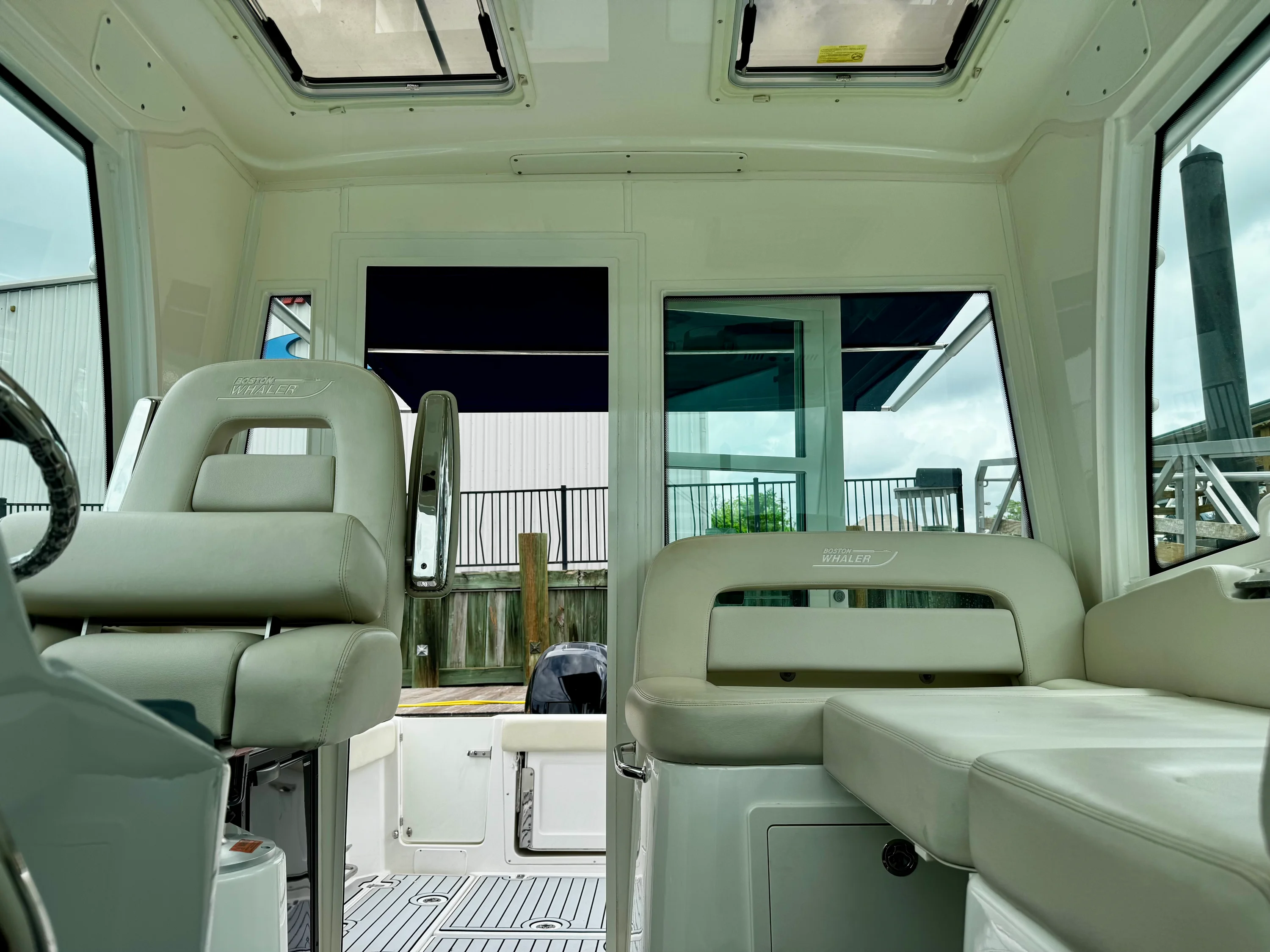 2016 Boston Whaler 315 CONQUEST Image Thumbnail #11