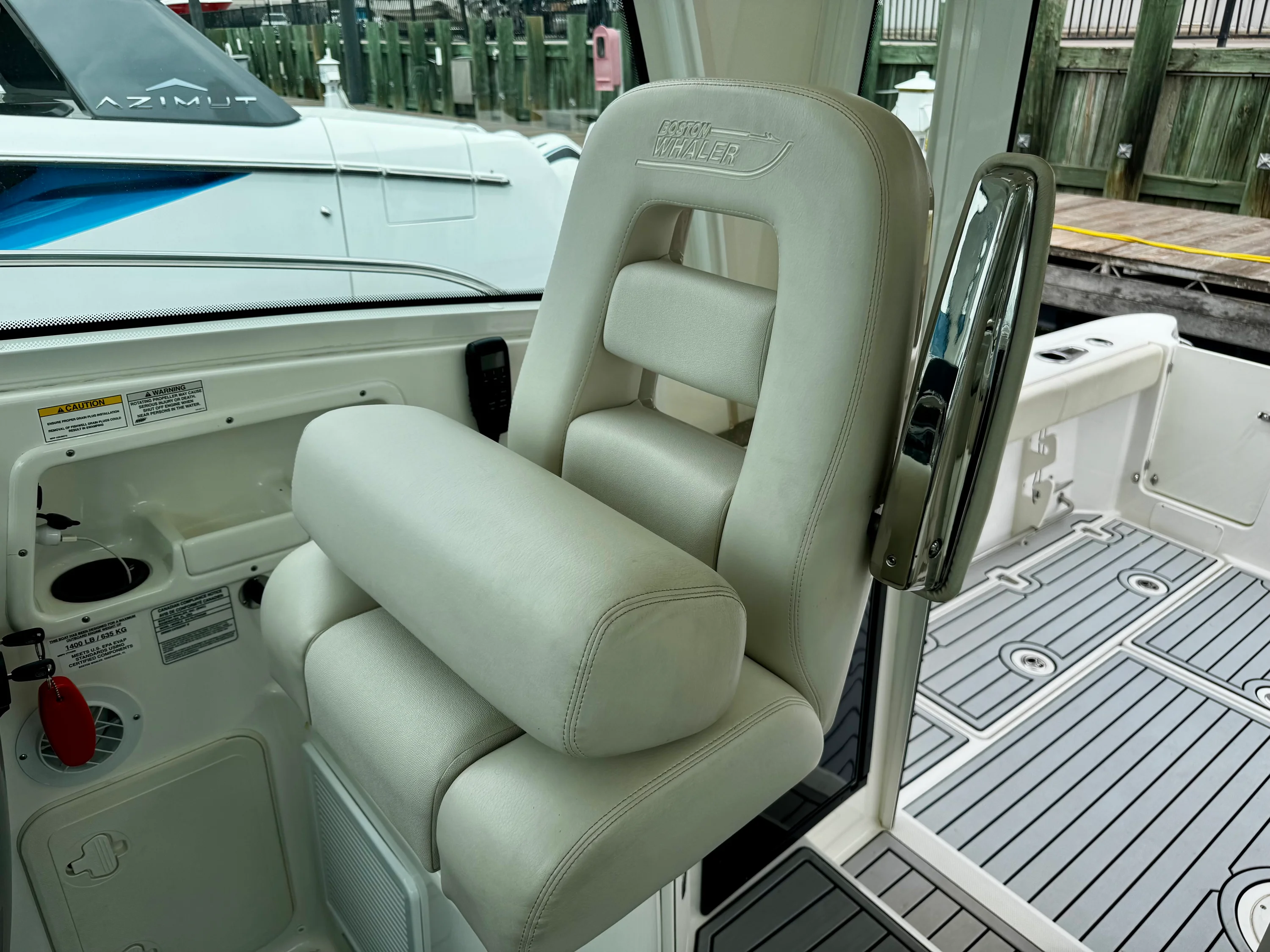 2016 Boston Whaler 315 CONQUEST Image Thumbnail #12