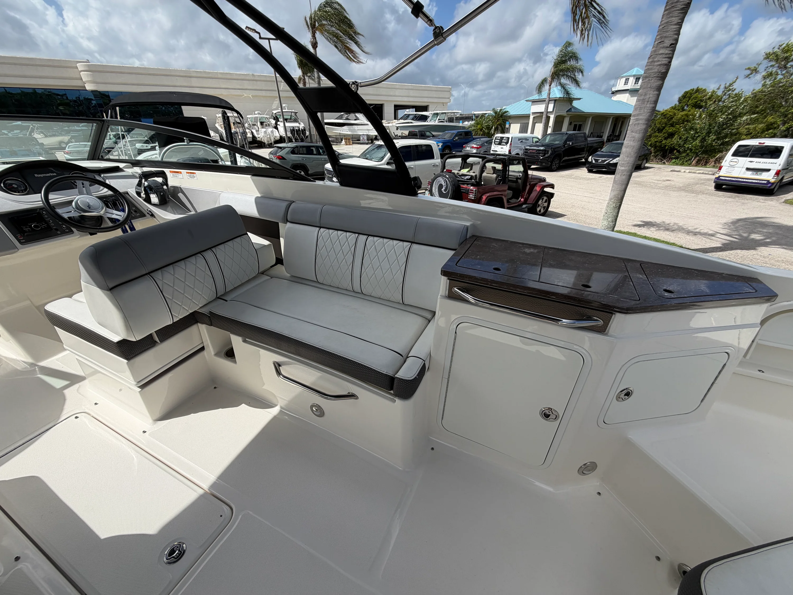 2017 Sea Ray SDX 290 OB Image Thumbnail #8