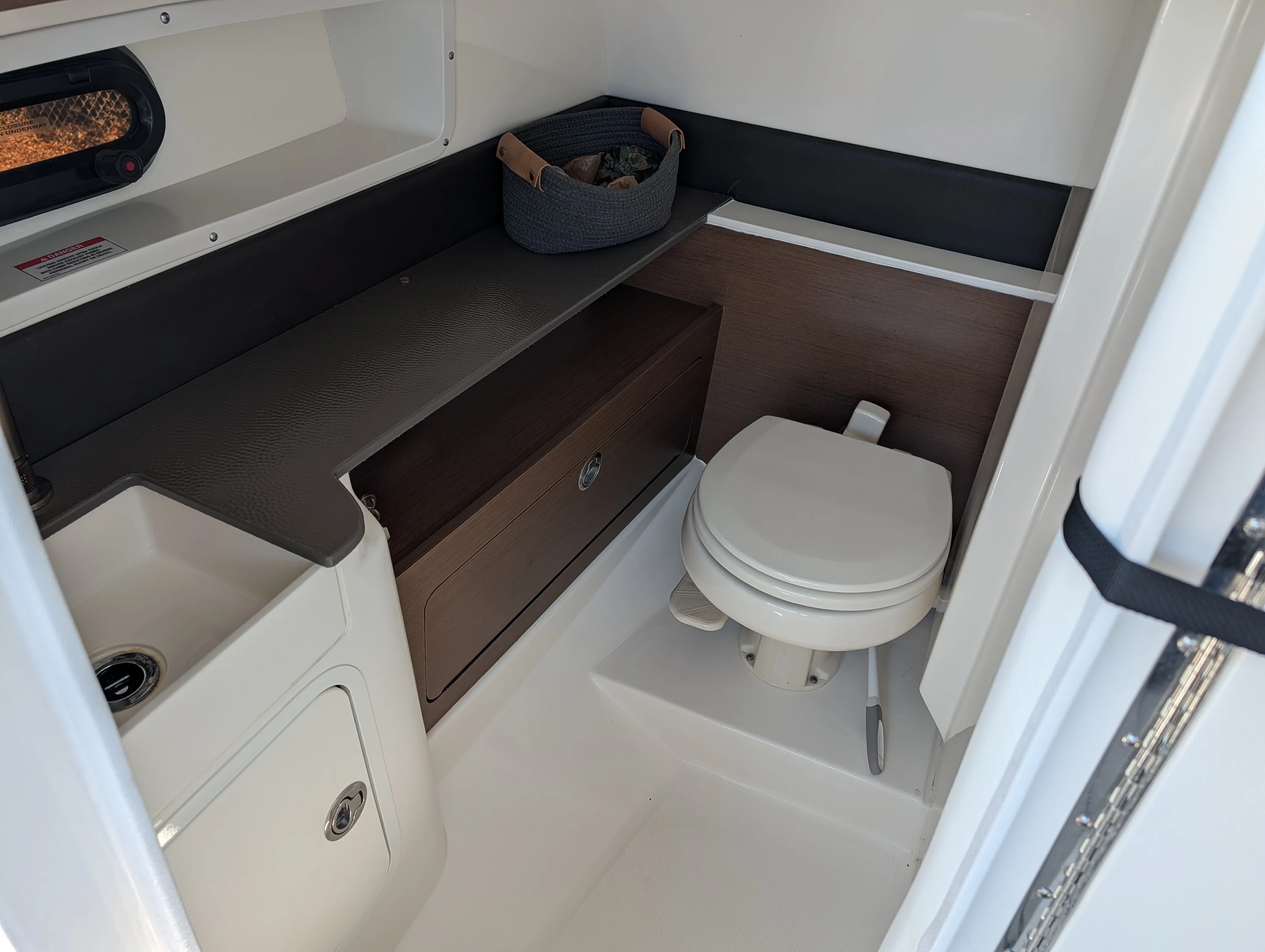 2022 Sea Ray 290 SD OB Image Thumbnail #13