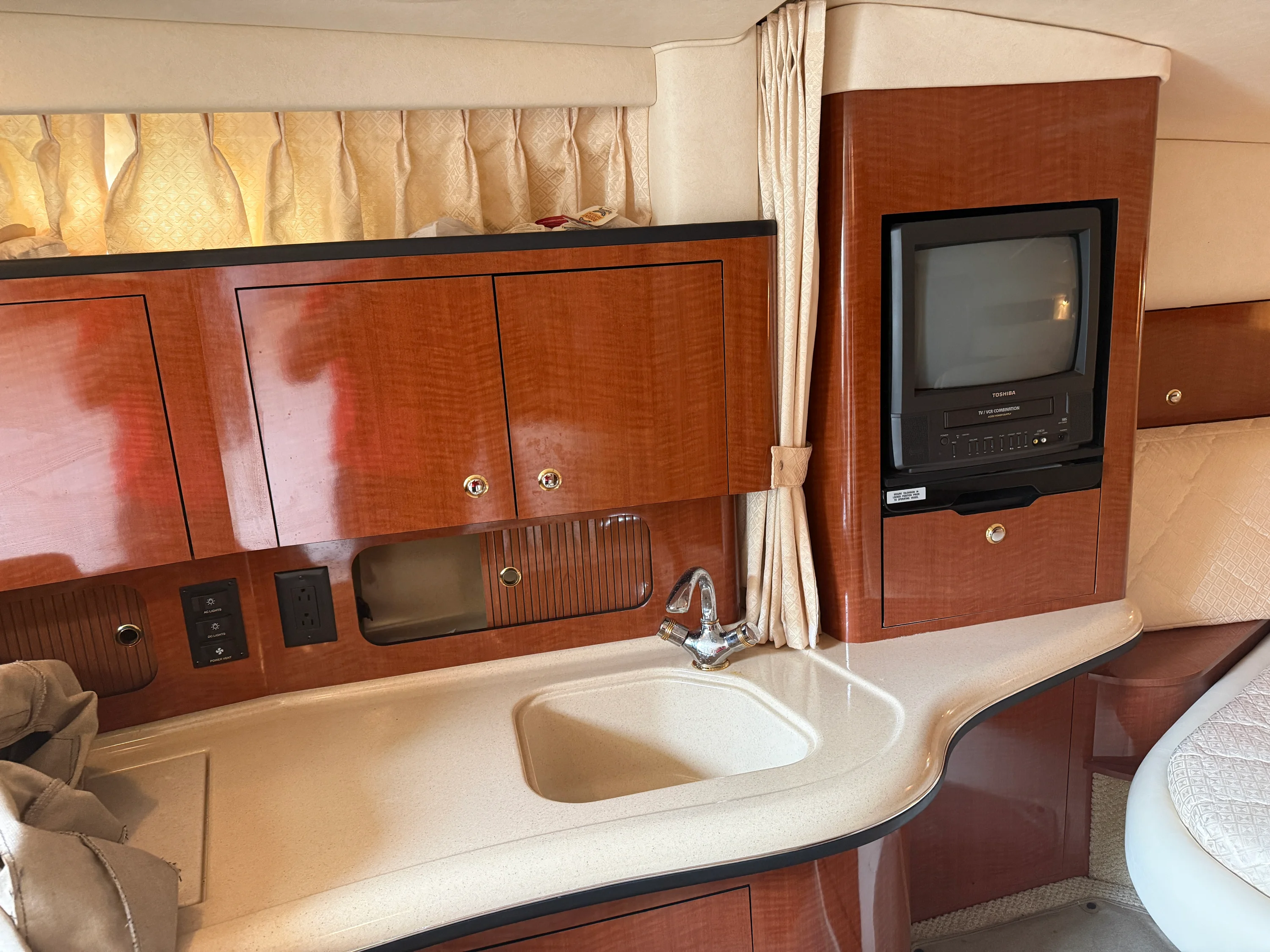 2003 Sea Ray Sundancer 320 Image Thumbnail #14