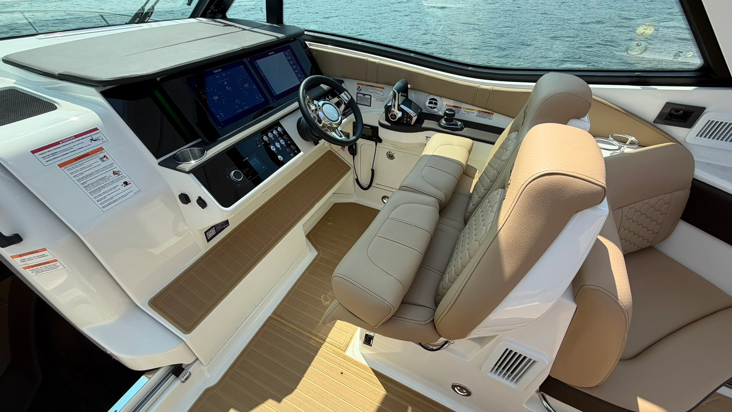 2026 Sea Ray Sundancer 320 Outboard Image Thumbnail #32