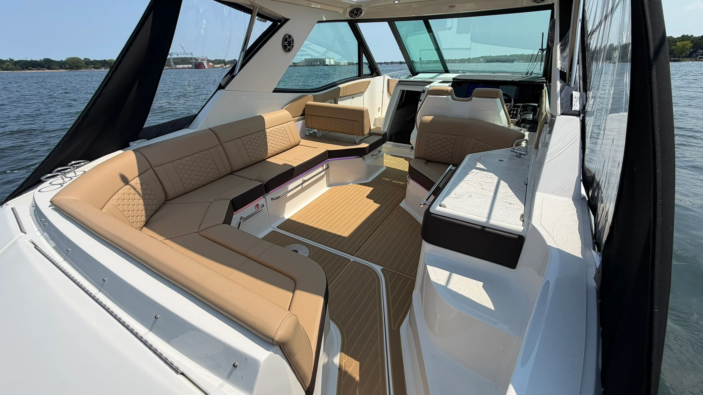 2026 Sea Ray Sundancer 320 Outboard Image Thumbnail #22