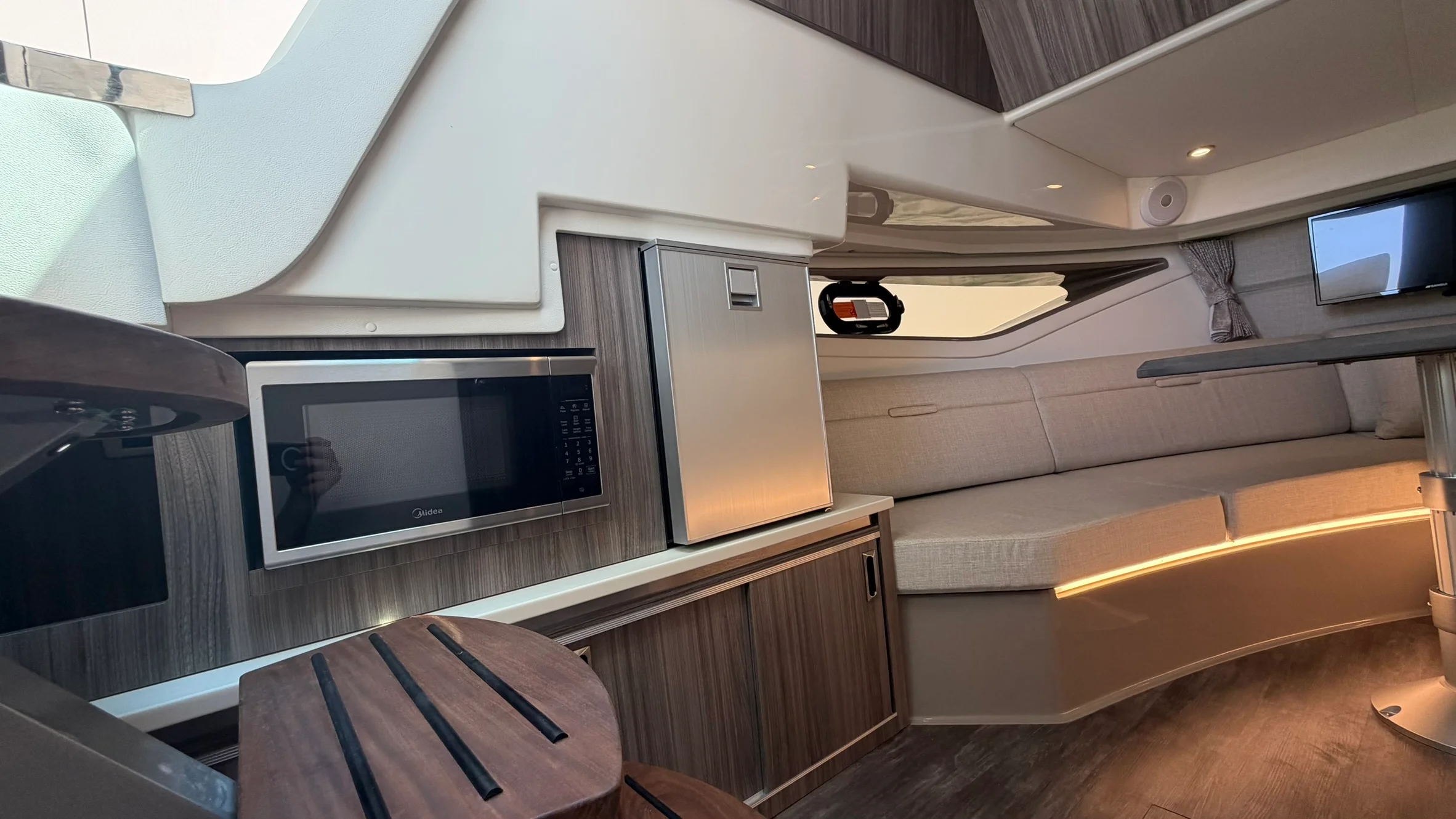 2026 Sea Ray Sundancer 320 Outboard Image Thumbnail #48