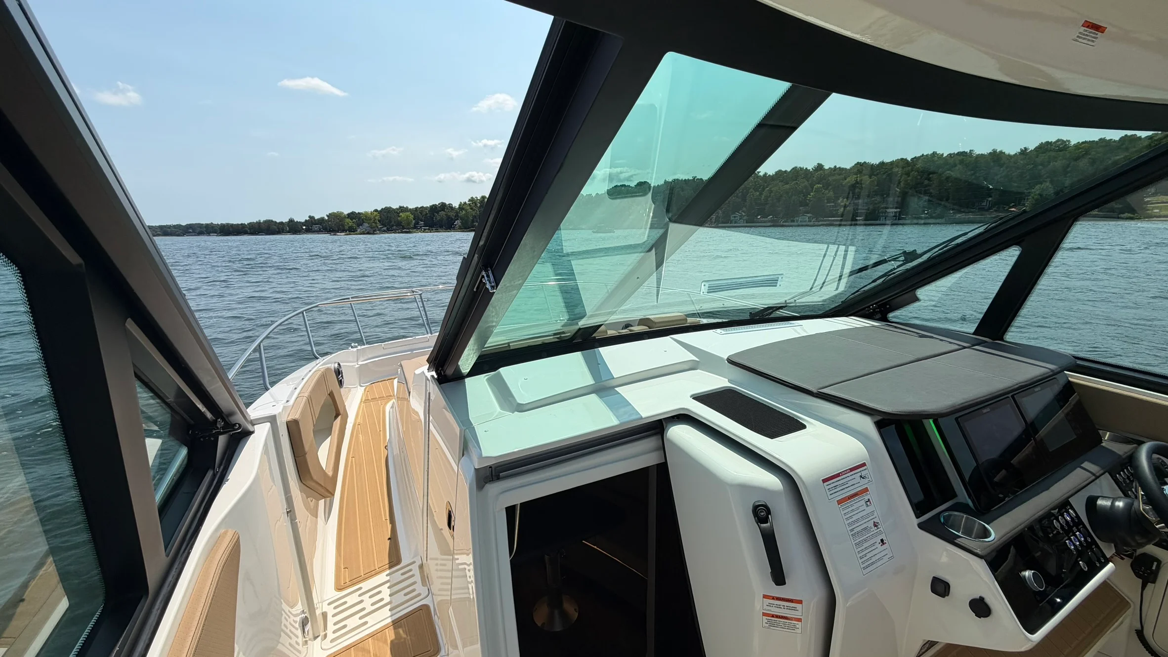 2026 Sea Ray Sundancer 320 Outboard Image Thumbnail #41