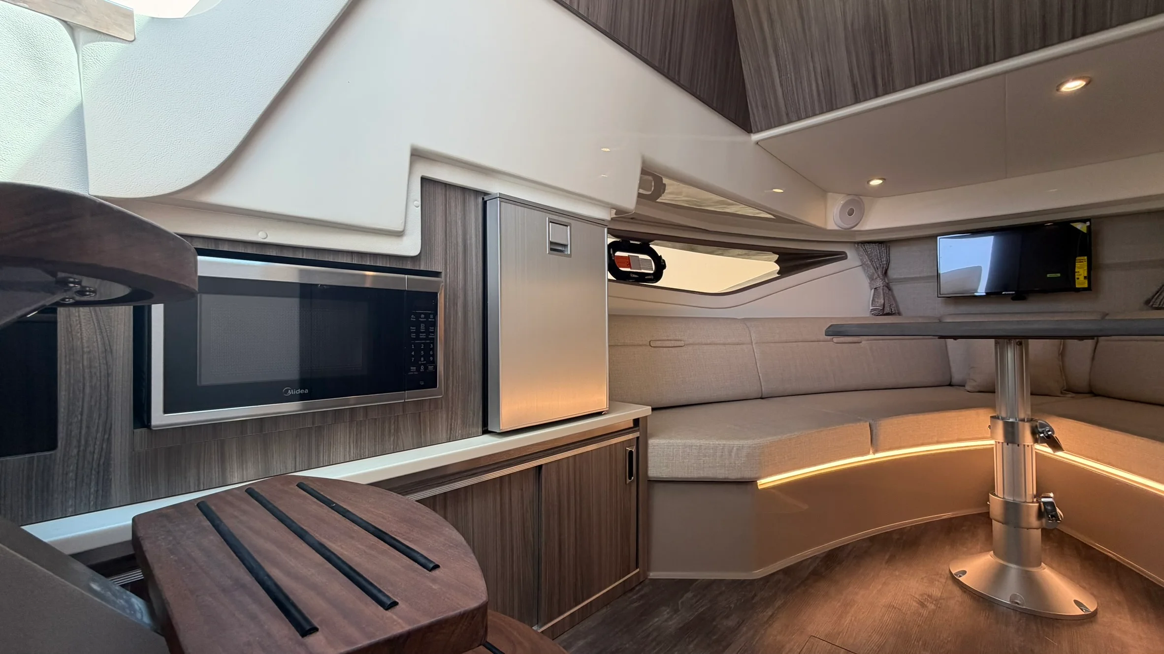 2026 Sea Ray Sundancer 320 Outboard Image Thumbnail #47