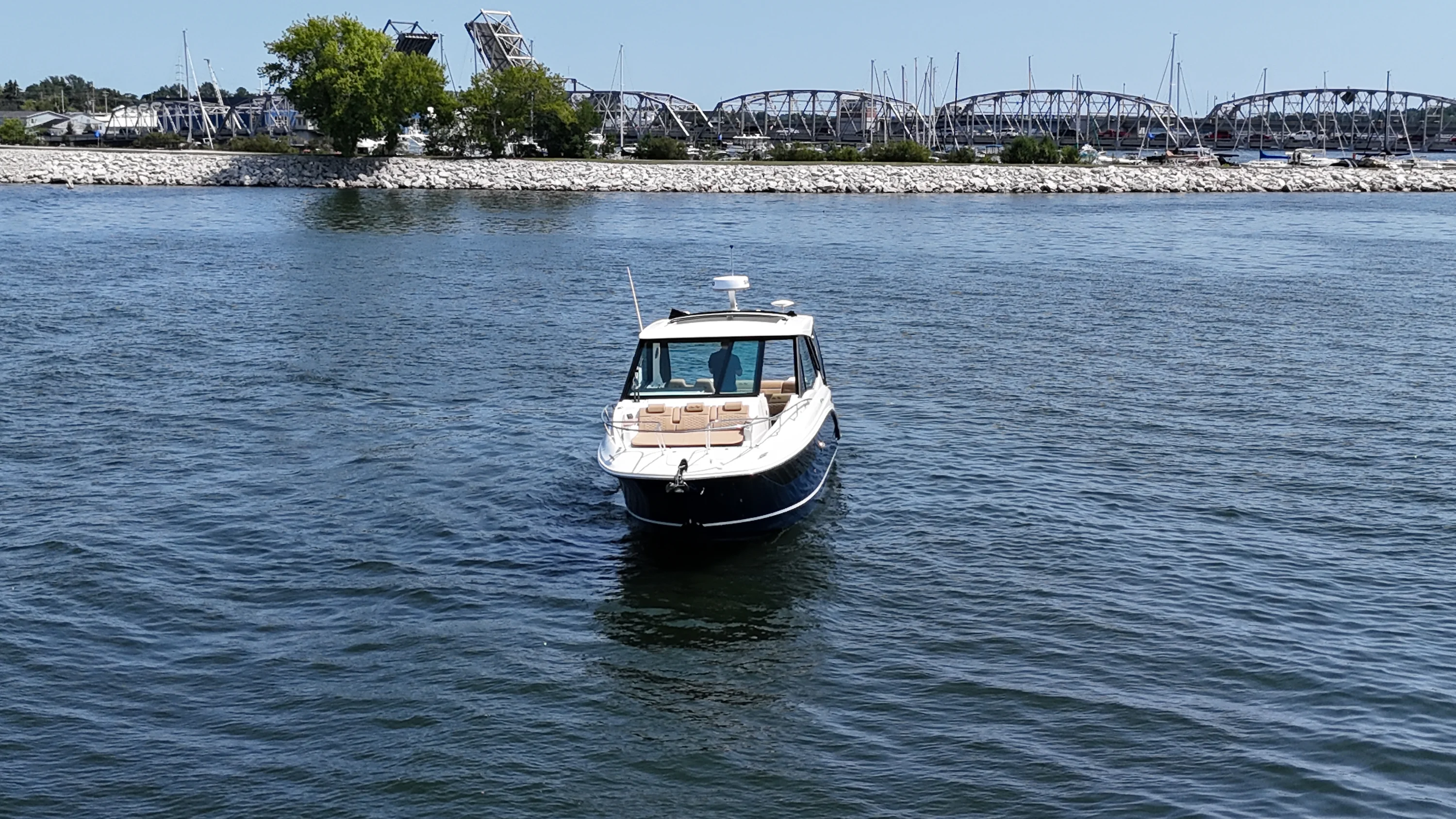 2026 Sea Ray Sundancer 320 Outboard Image Thumbnail #5