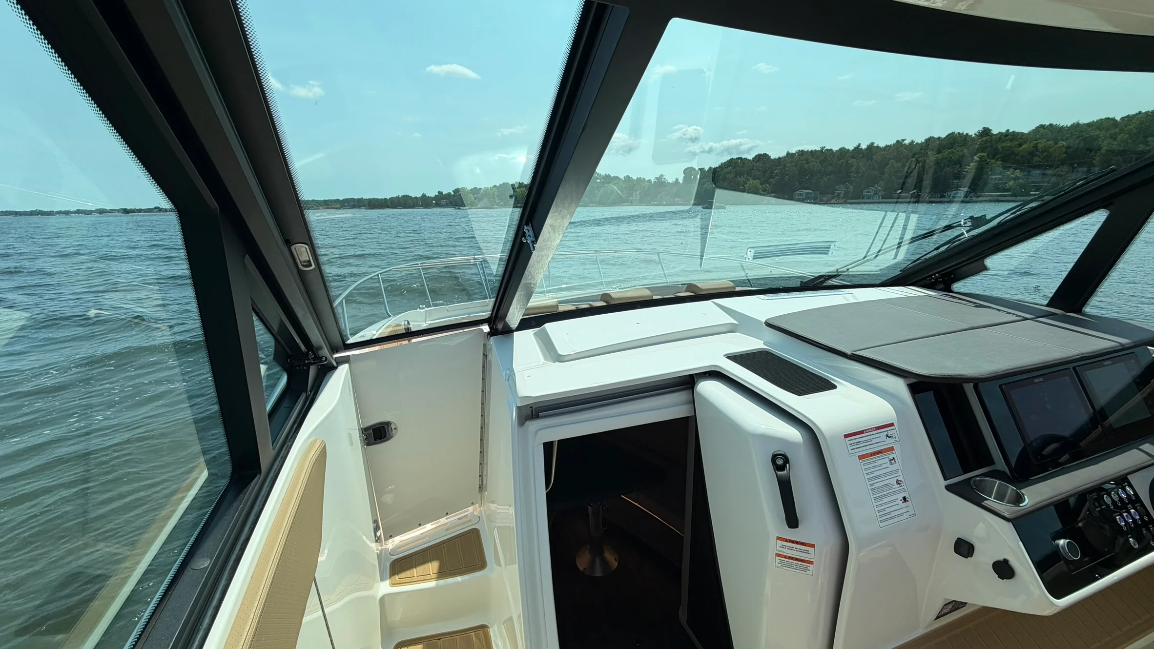 2026 Sea Ray Sundancer 320 Outboard Image Thumbnail #40
