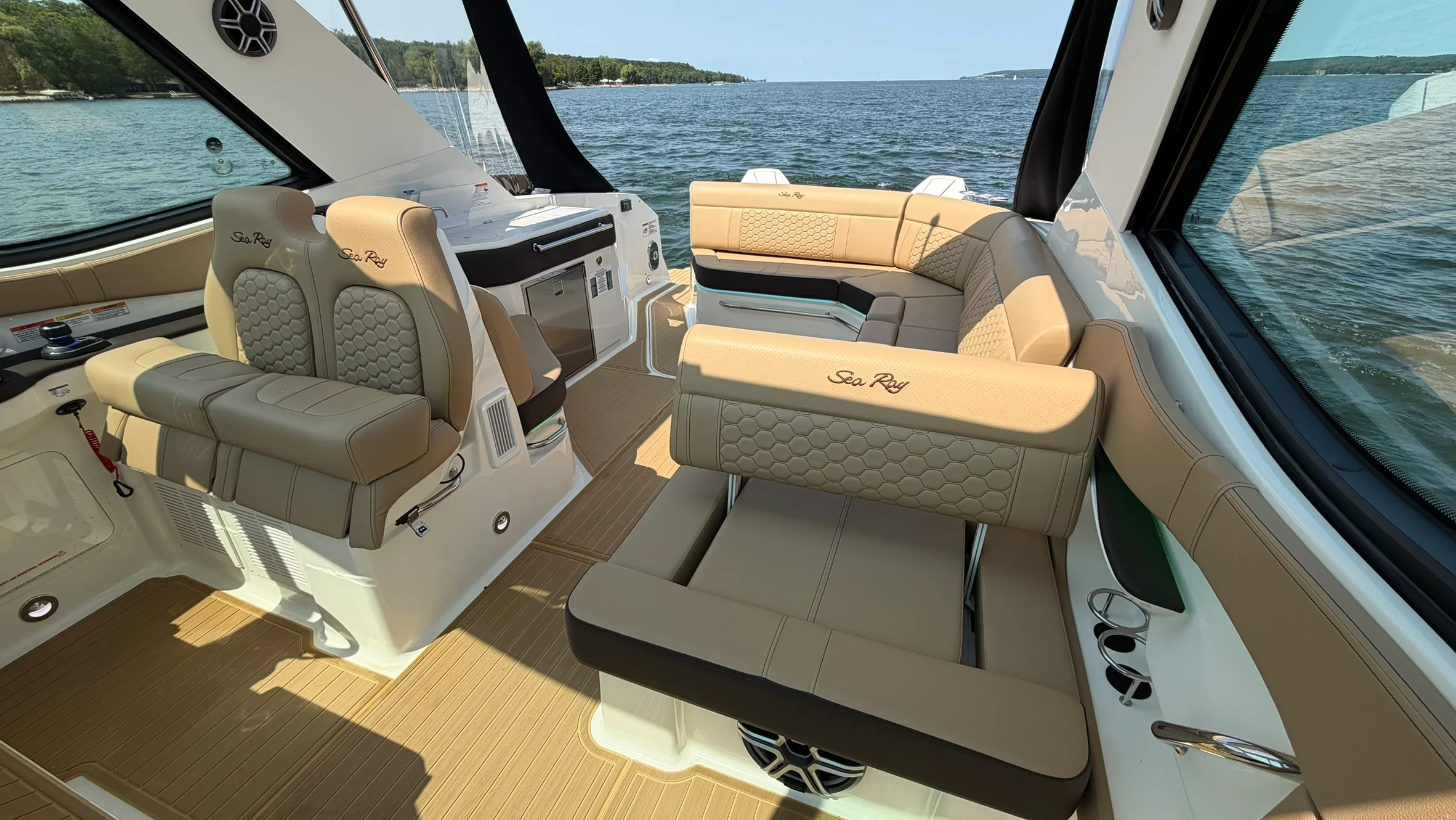 2026 Sea Ray Sundancer 320 Outboard Image Thumbnail #31