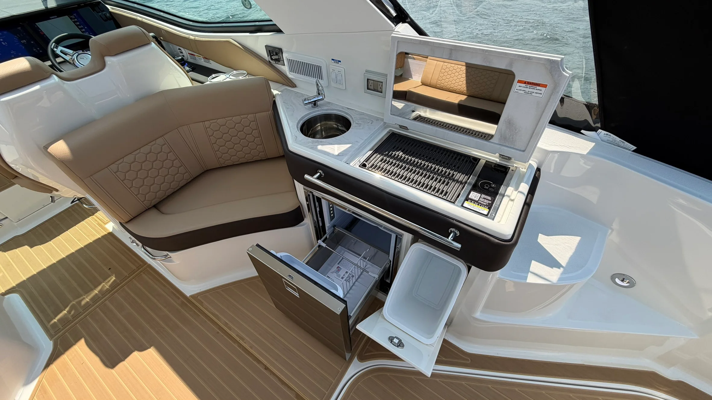 2026 Sea Ray Sundancer 320 Outboard Image Thumbnail #24