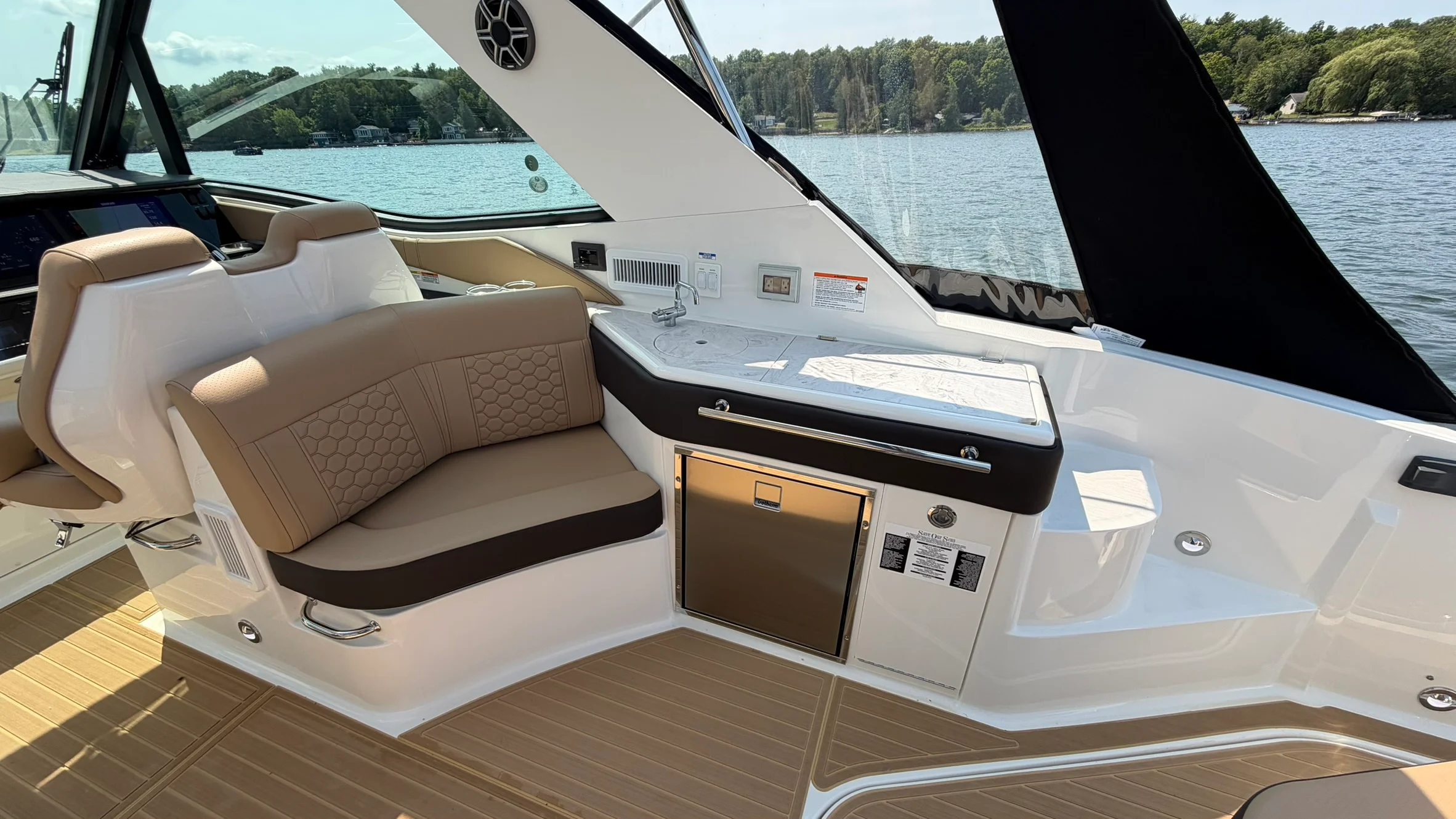 2026 Sea Ray Sundancer 320 Outboard Image Thumbnail #23