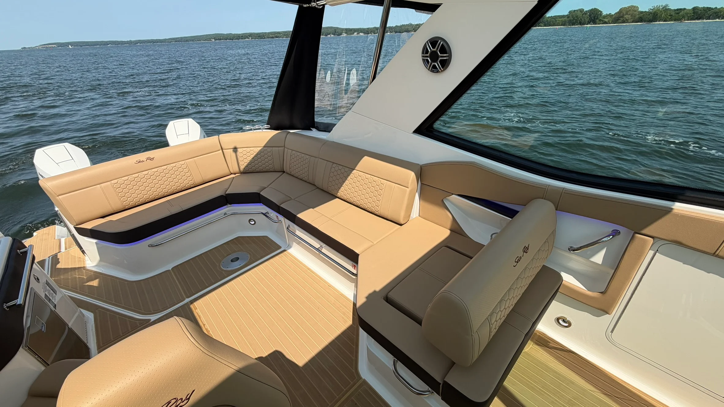 2026 Sea Ray Sundancer 320 Outboard Image Thumbnail #26