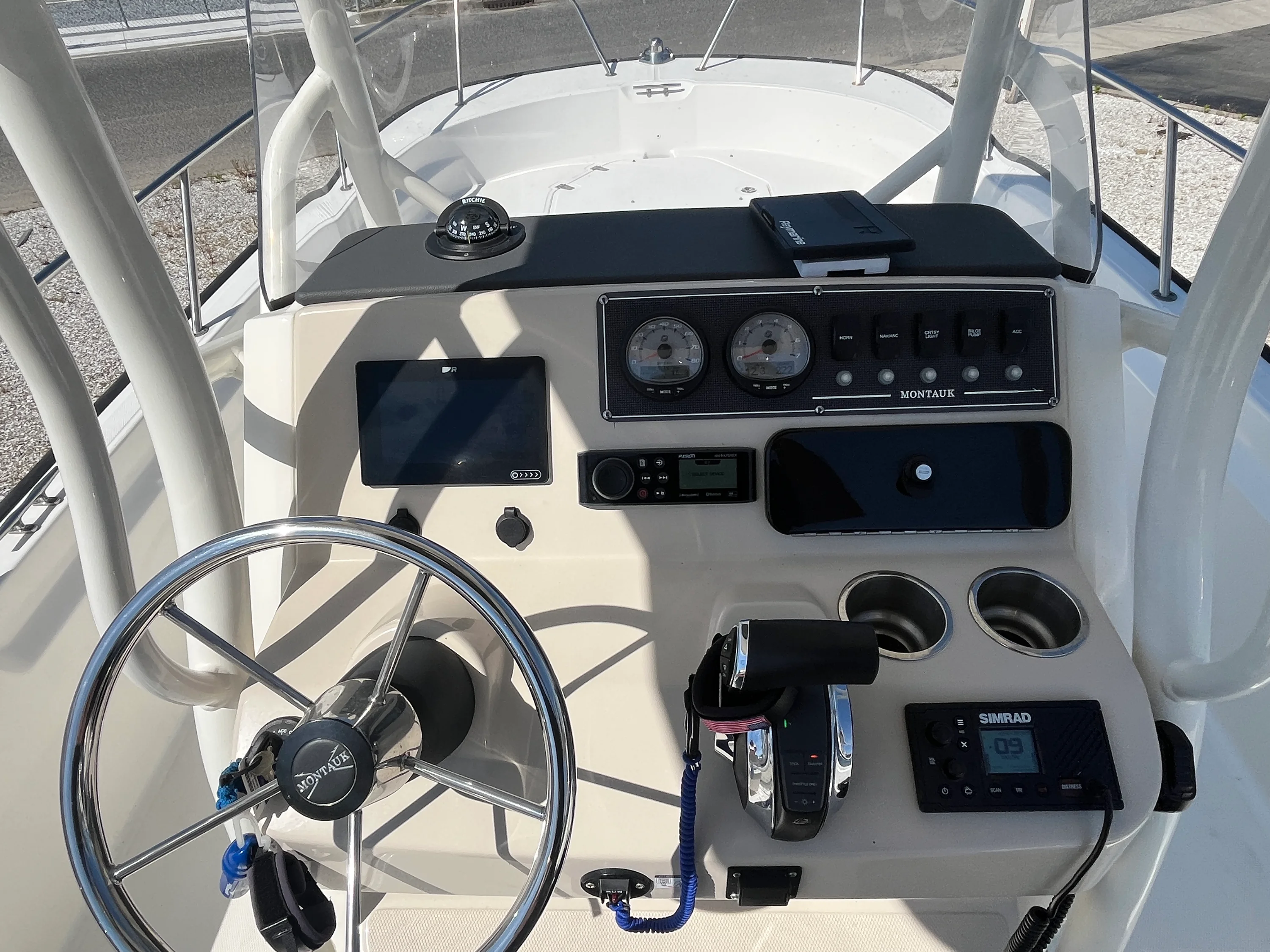 2021 Boston Whaler 210 MONTAUK Image Thumbnail #5