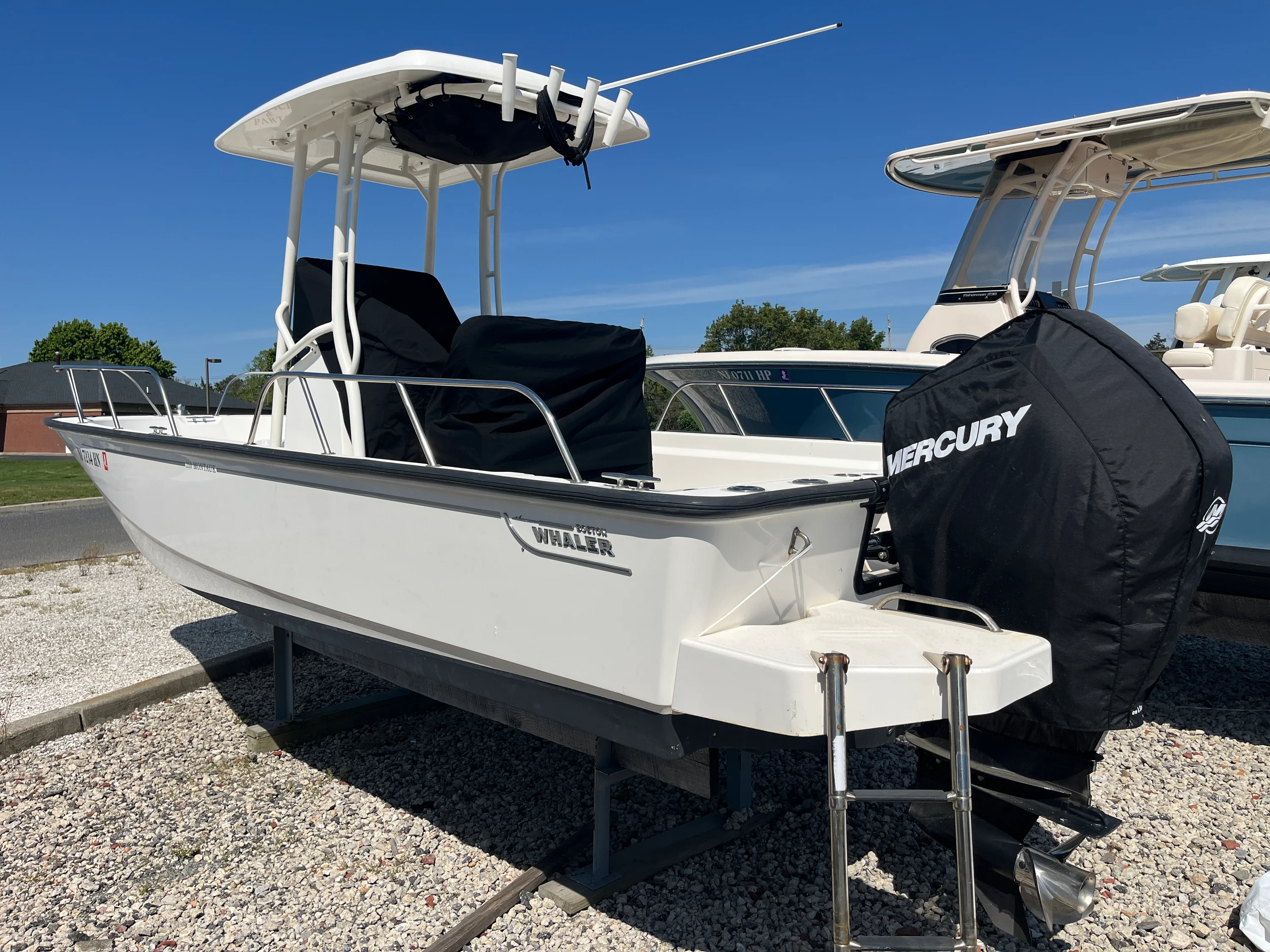 2021 Boston Whaler 210 MONTAUK Image Thumbnail #6