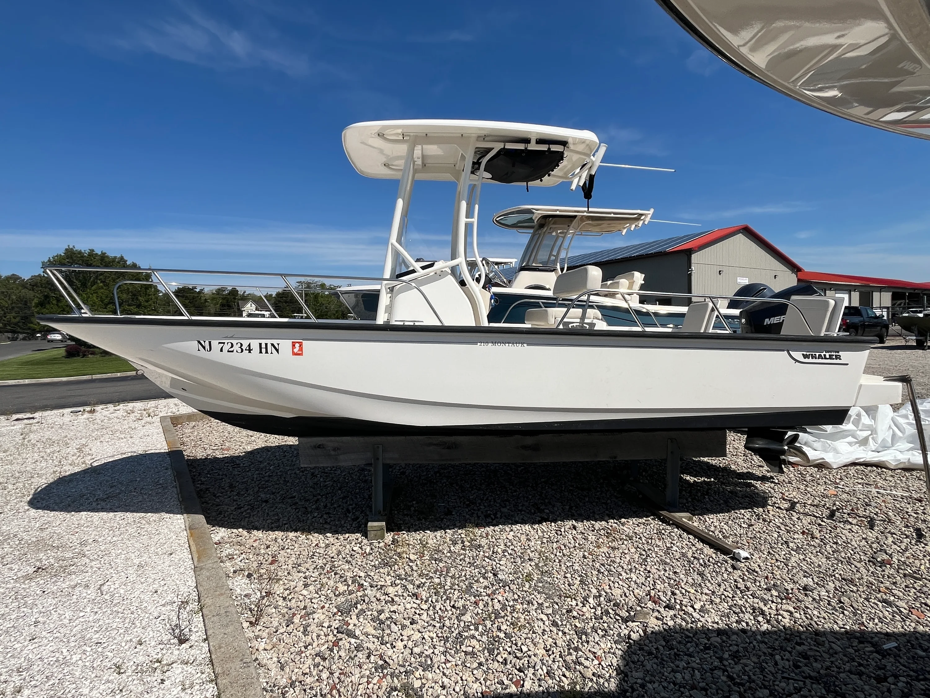 2021 Boston Whaler 210 MONTAUK Image Thumbnail #0