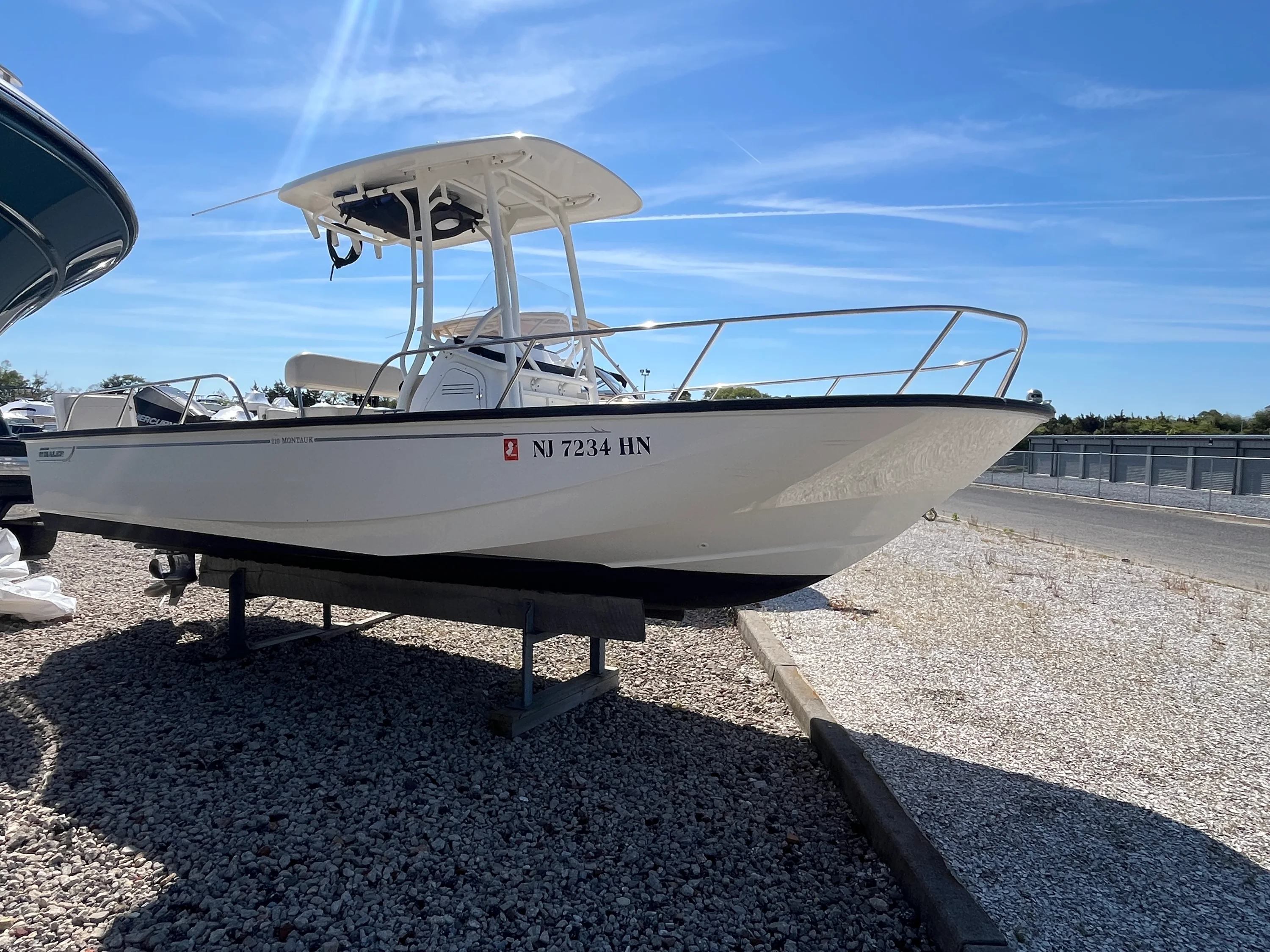 2021 Boston Whaler 210 MONTAUK Image Thumbnail #1