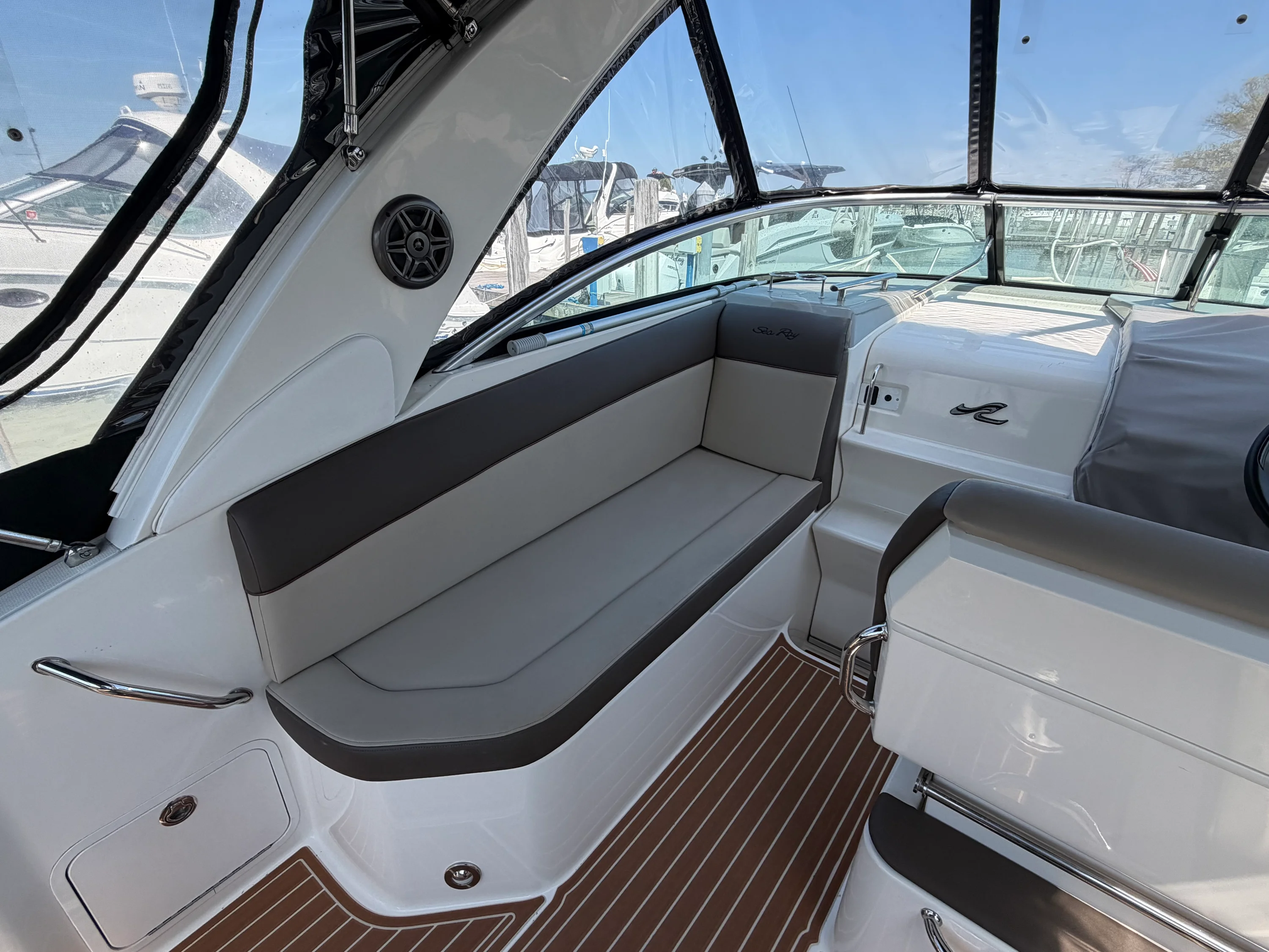 2014 Sea Ray 260 SUNDANCER Image Thumbnail #9