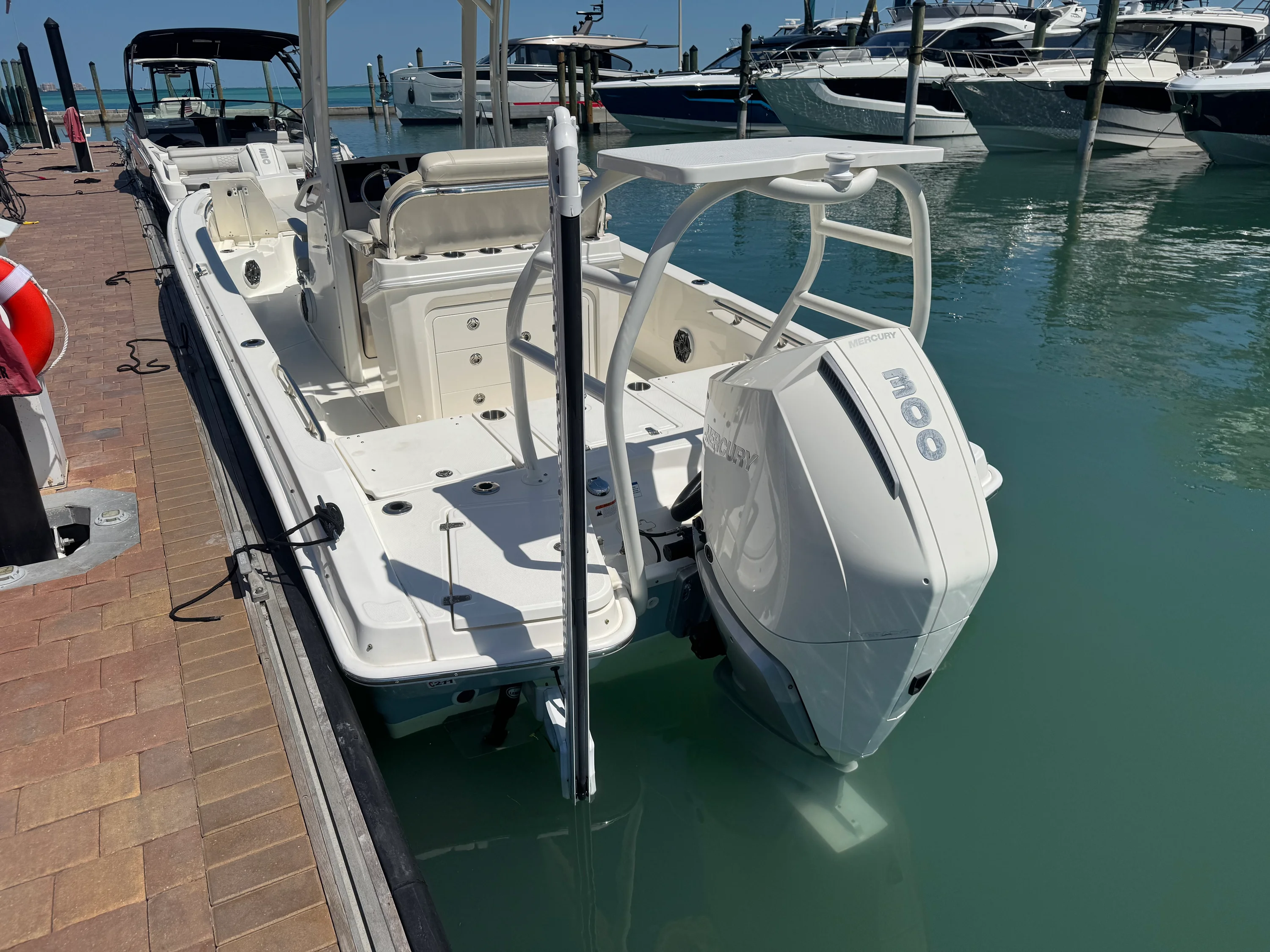 2023 Boston Whaler 250 DAUNTLESS Image Thumbnail #16