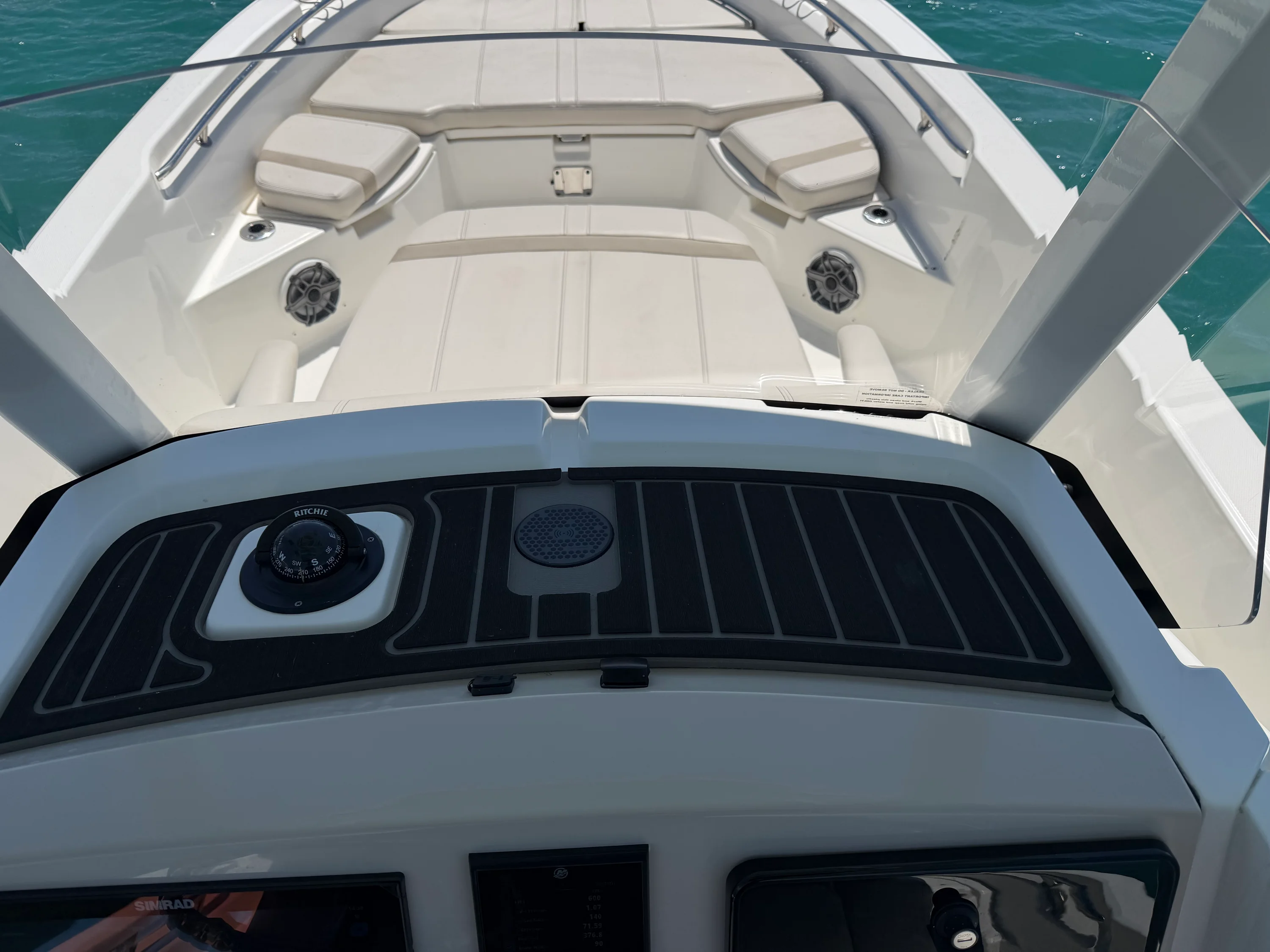 2023 Boston Whaler 250 DAUNTLESS Image Thumbnail #6