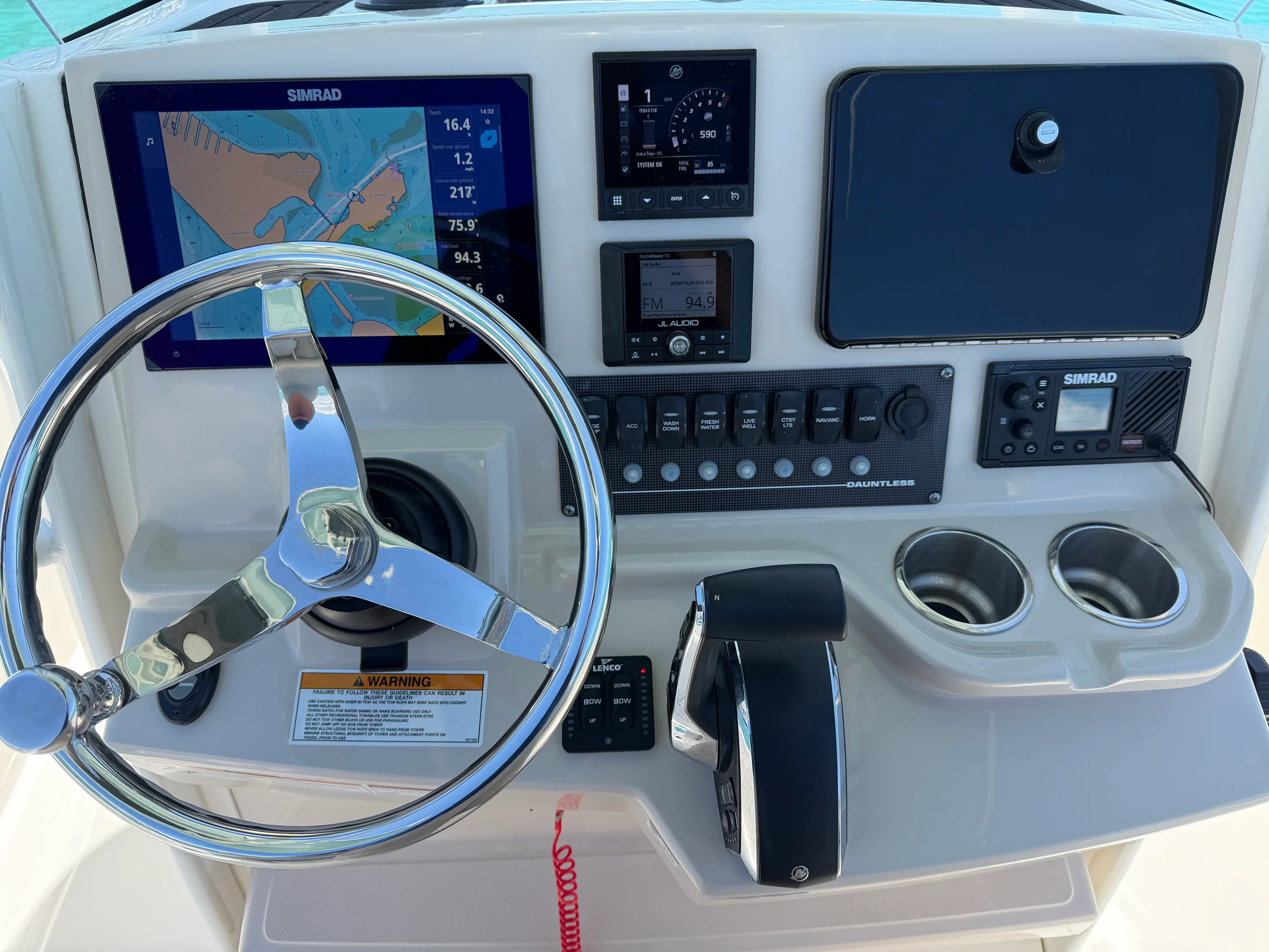 2023 Boston Whaler 250 DAUNTLESS Image Thumbnail #12