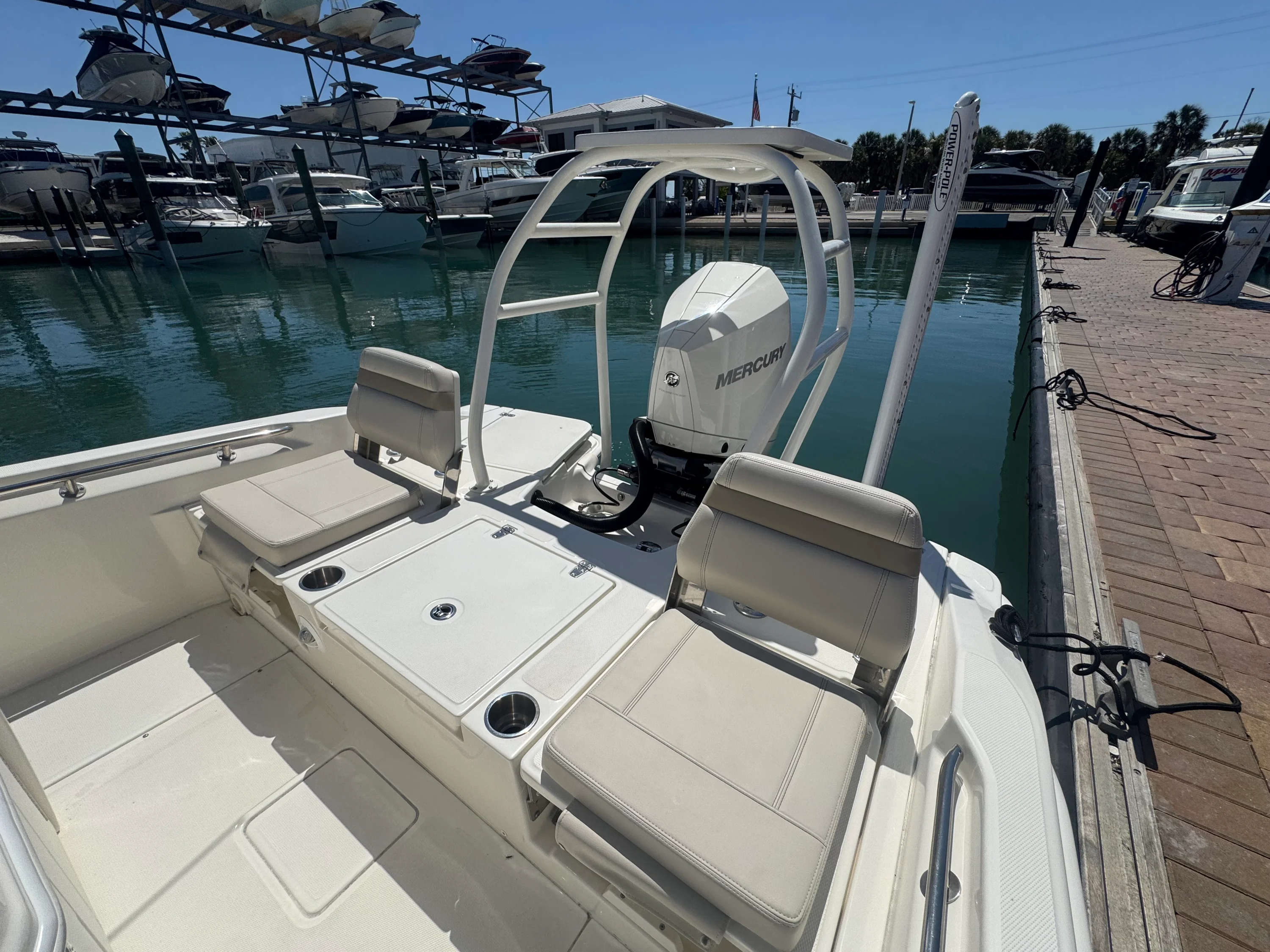 2023 Boston Whaler 250 DAUNTLESS Image Thumbnail #14