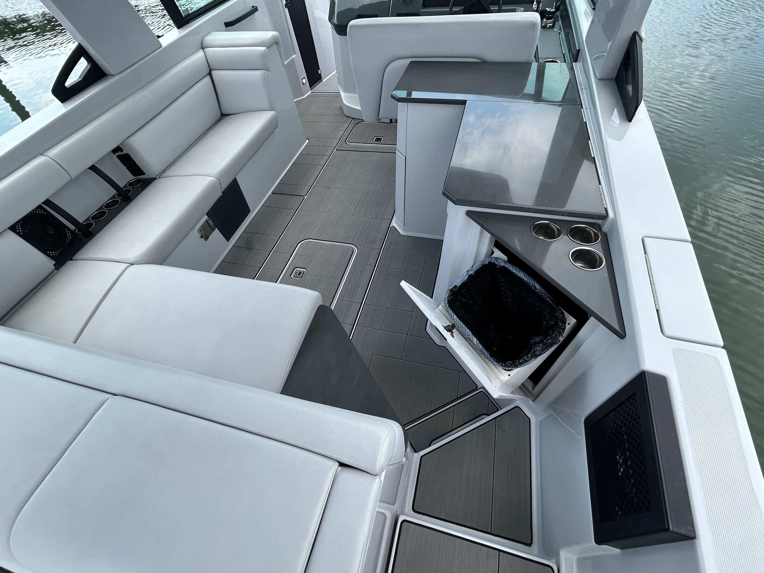 2023 Aviara AV32 Outboard Image Thumbnail #16