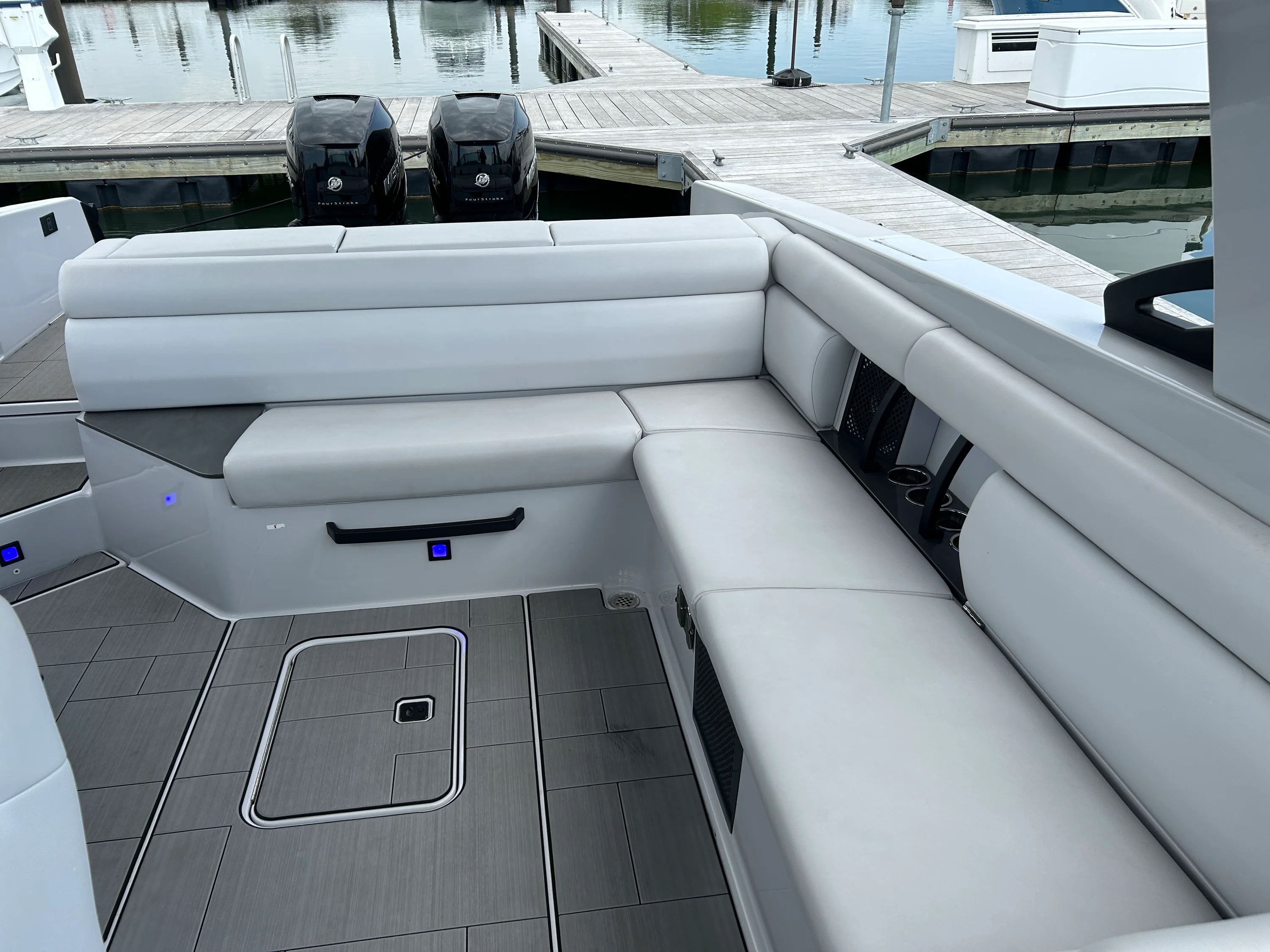 2023 Aviara AV32 Outboard Image Thumbnail #17