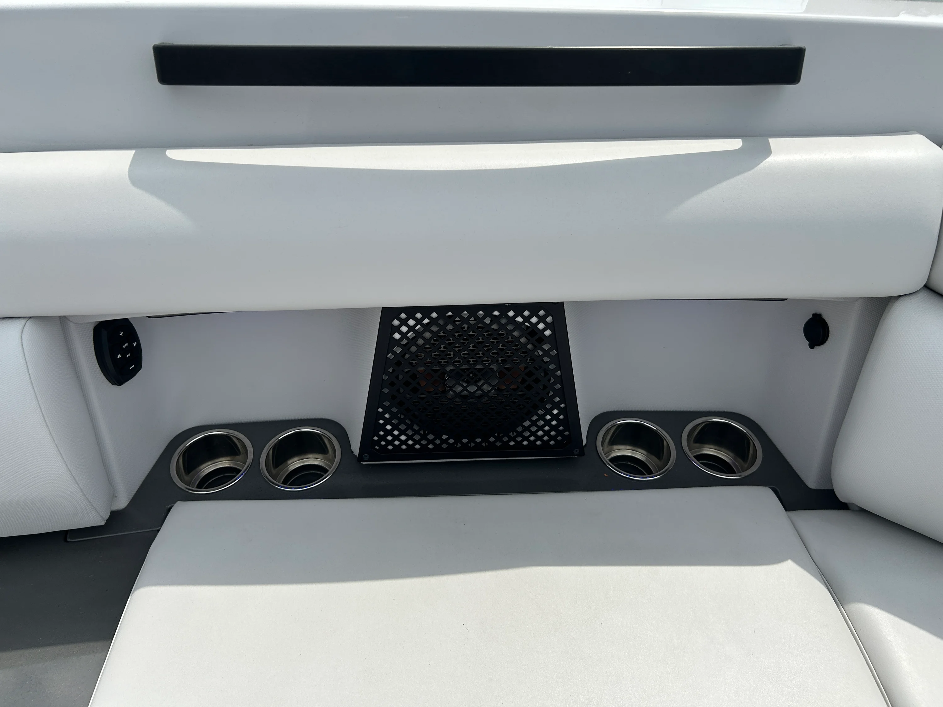 2023 Aviara AV32 Outboard Image Thumbnail #46