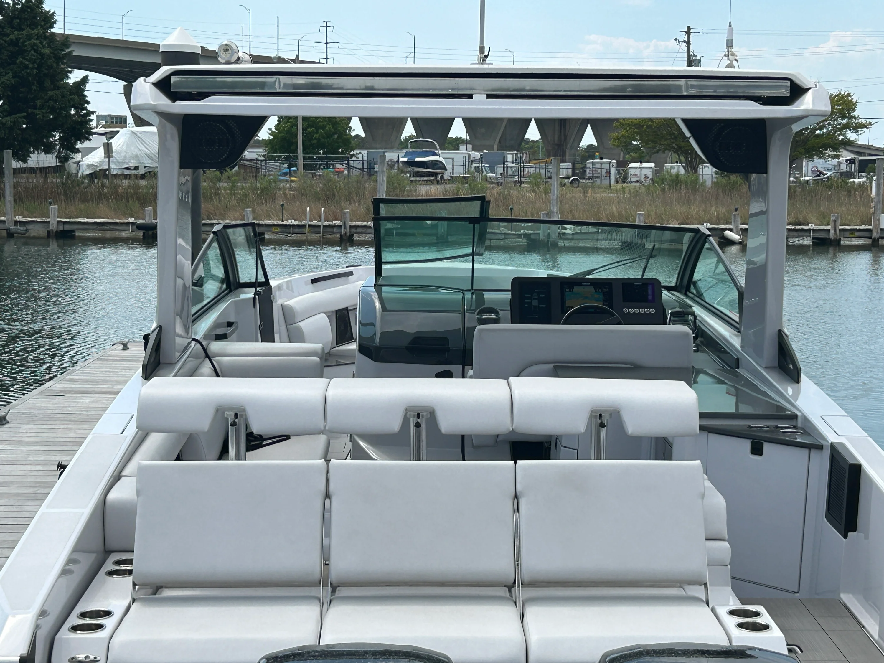 2023 Aviara AV32 Outboard Image Thumbnail #12