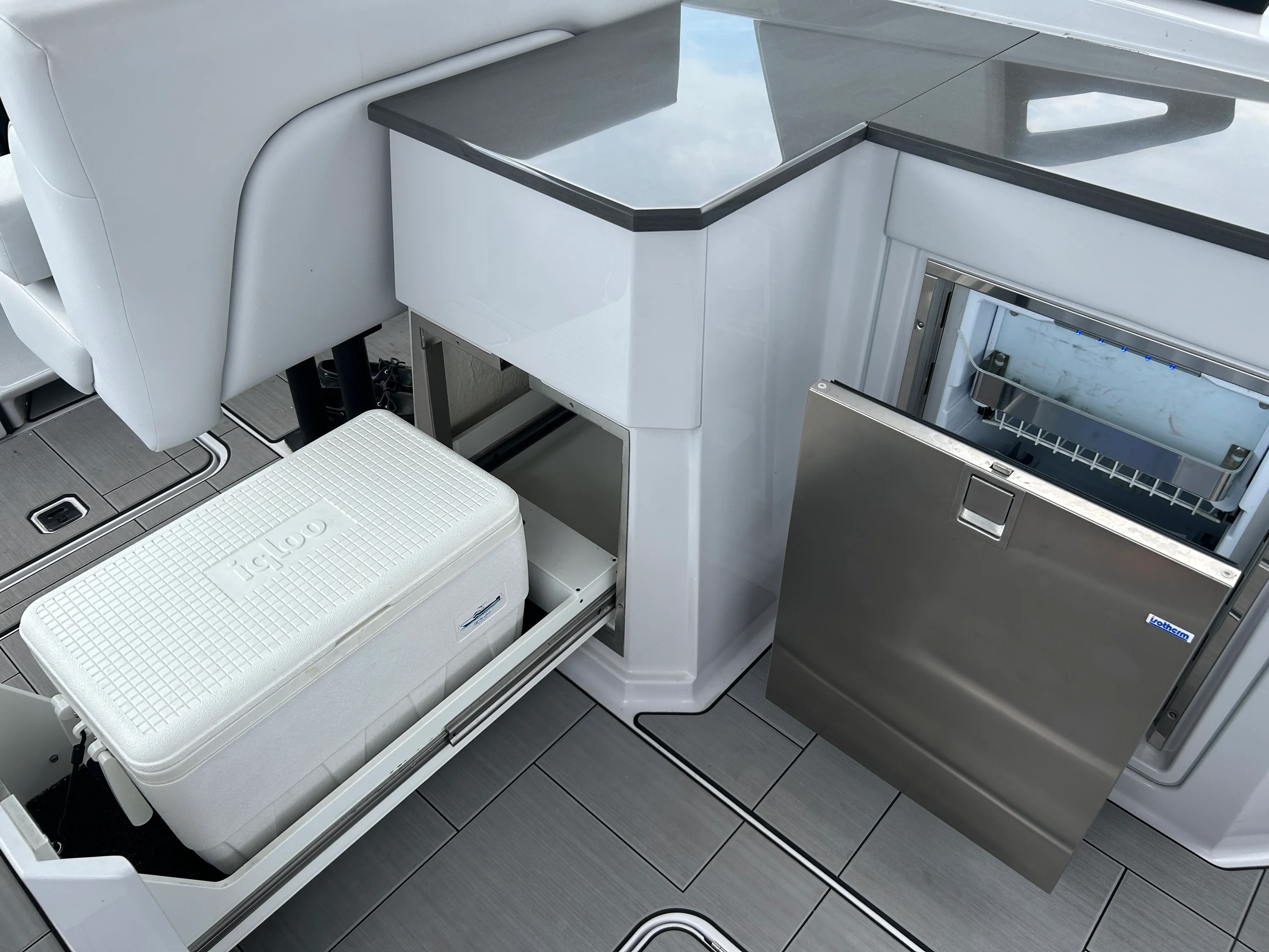 2023 Aviara AV32 Outboard Image Thumbnail #22