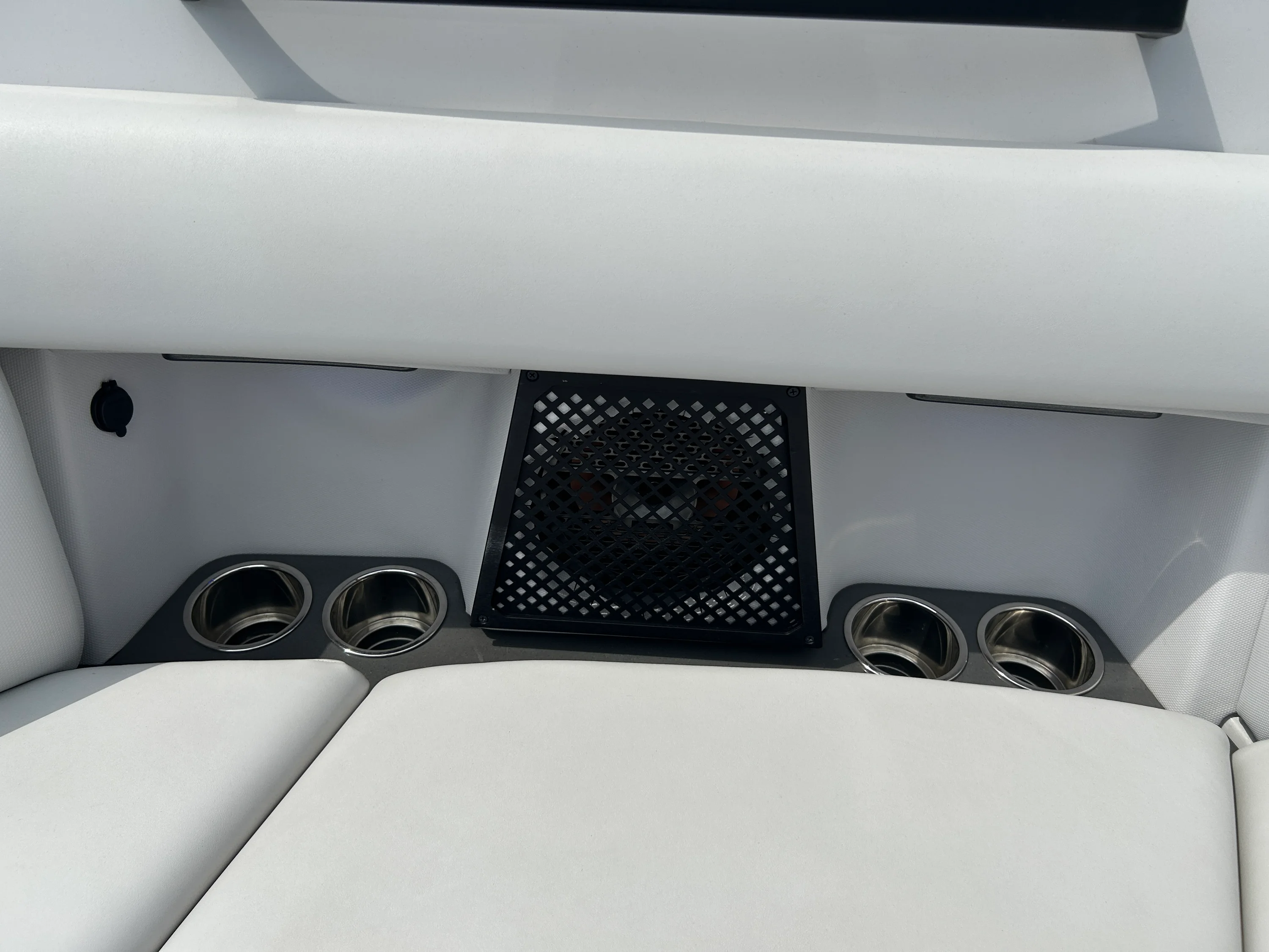 2023 Aviara AV32 Outboard Image Thumbnail #45