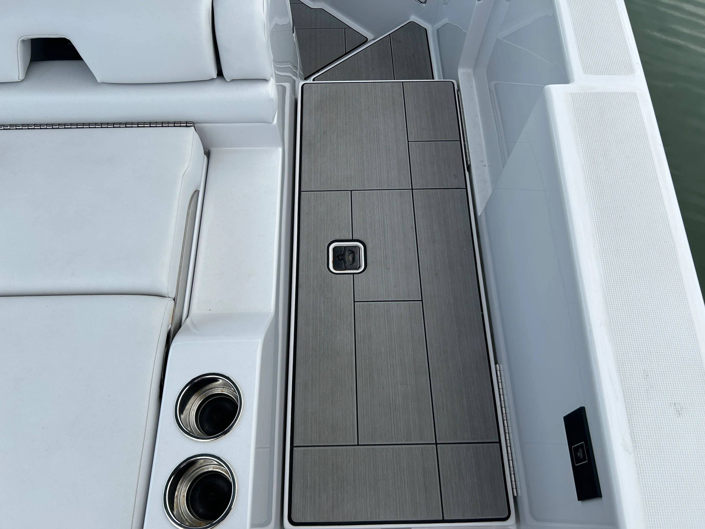 2023 Aviara AV32 Outboard Image Thumbnail #13