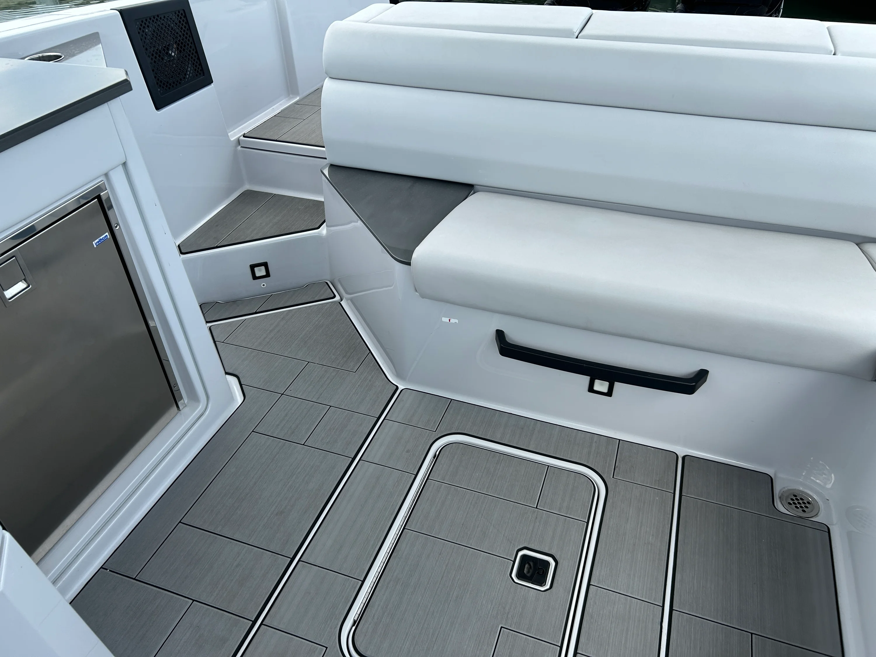 2023 Aviara AV32 Outboard Image Thumbnail #20
