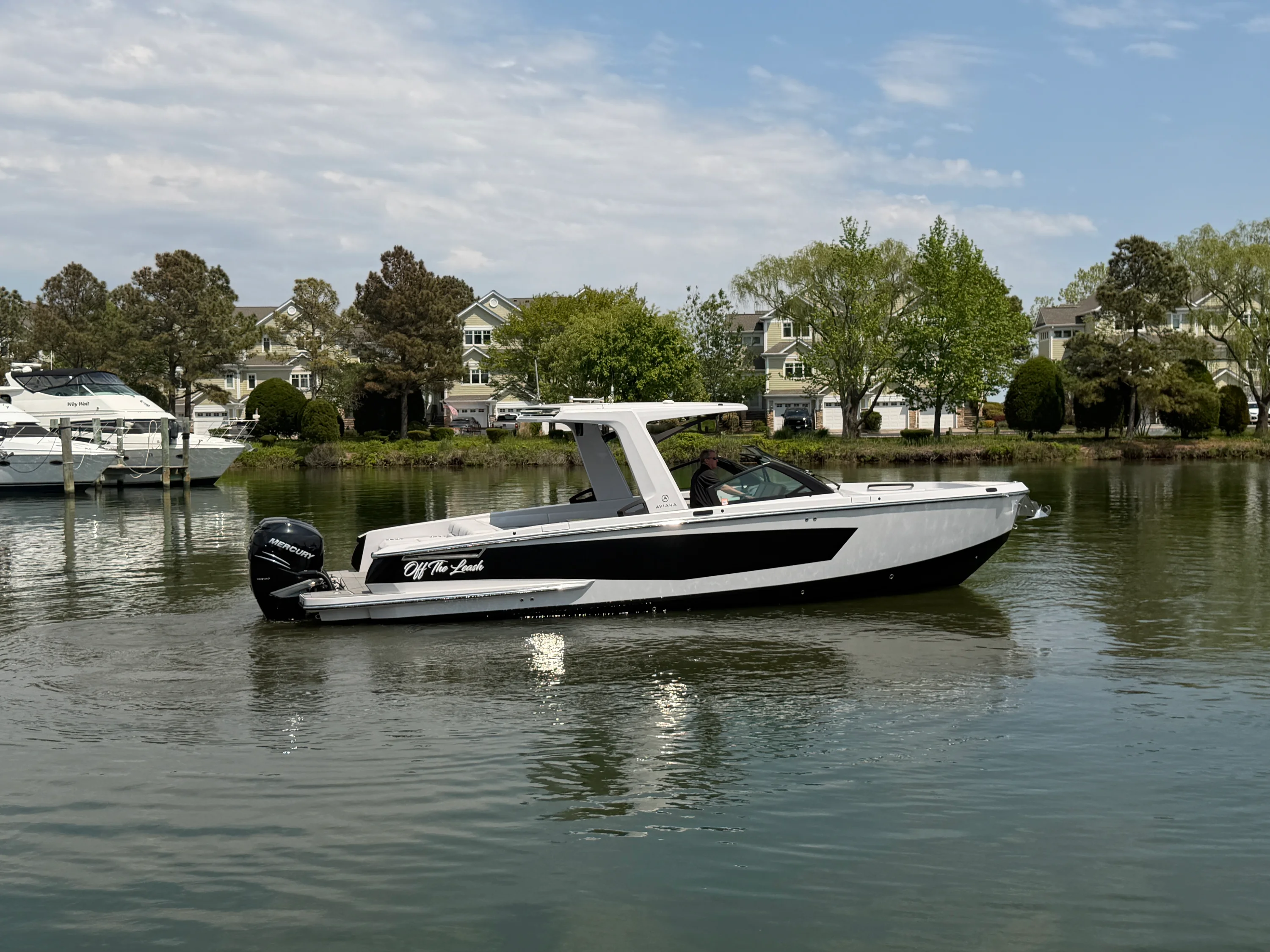 2023 Aviara AV32 Outboard Image Thumbnail #0