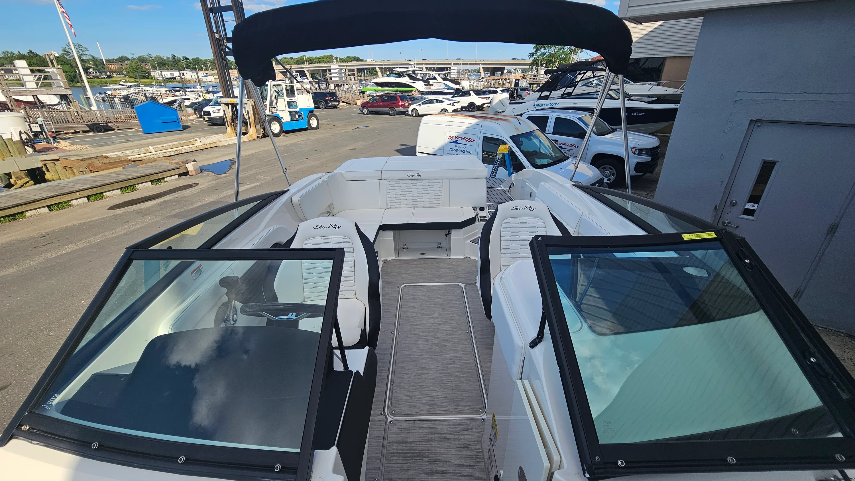 2021 Sea Ray SPX 230 Image Thumbnail #9