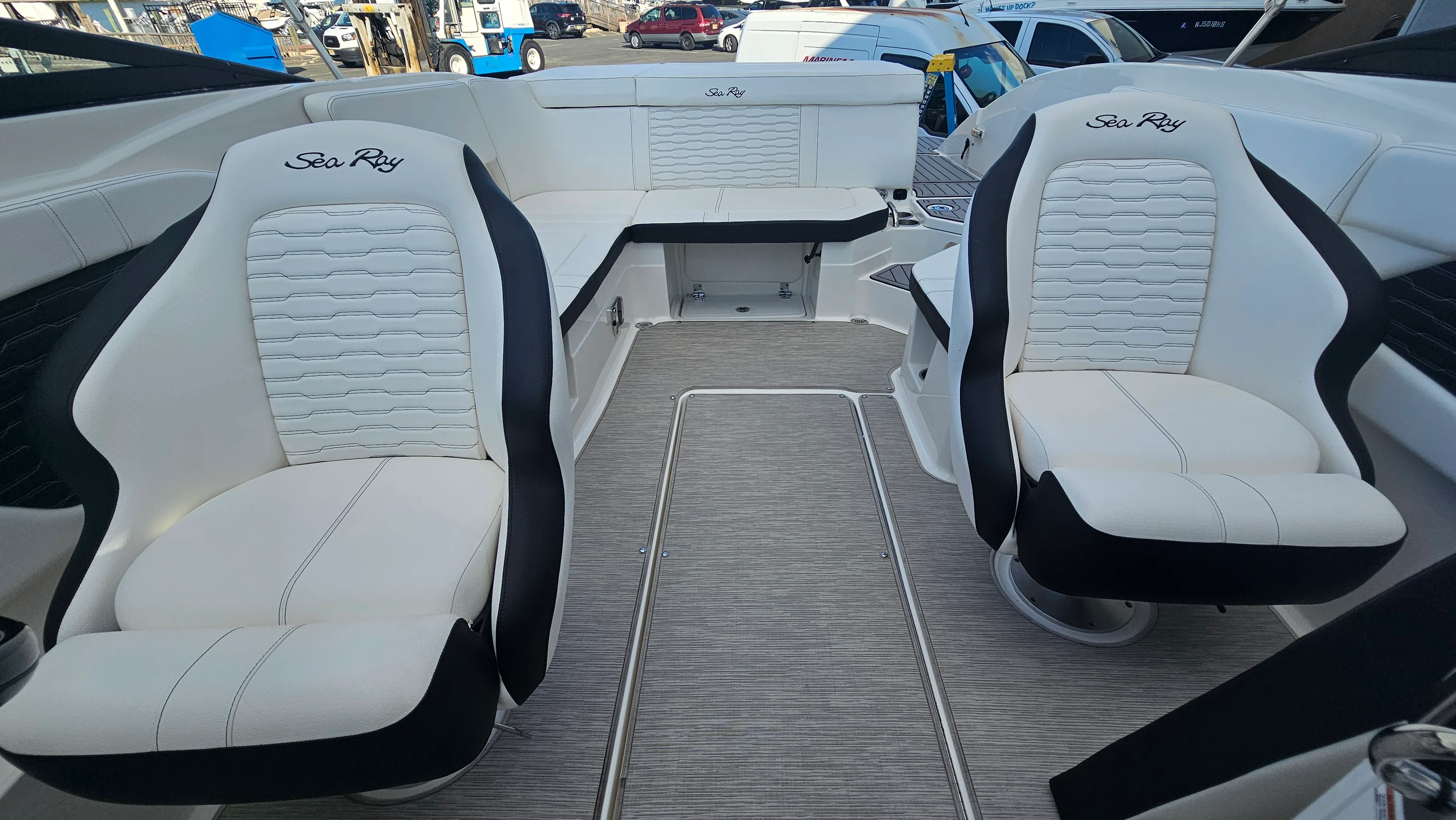 2021 Sea Ray SPX 230 Image Thumbnail #17