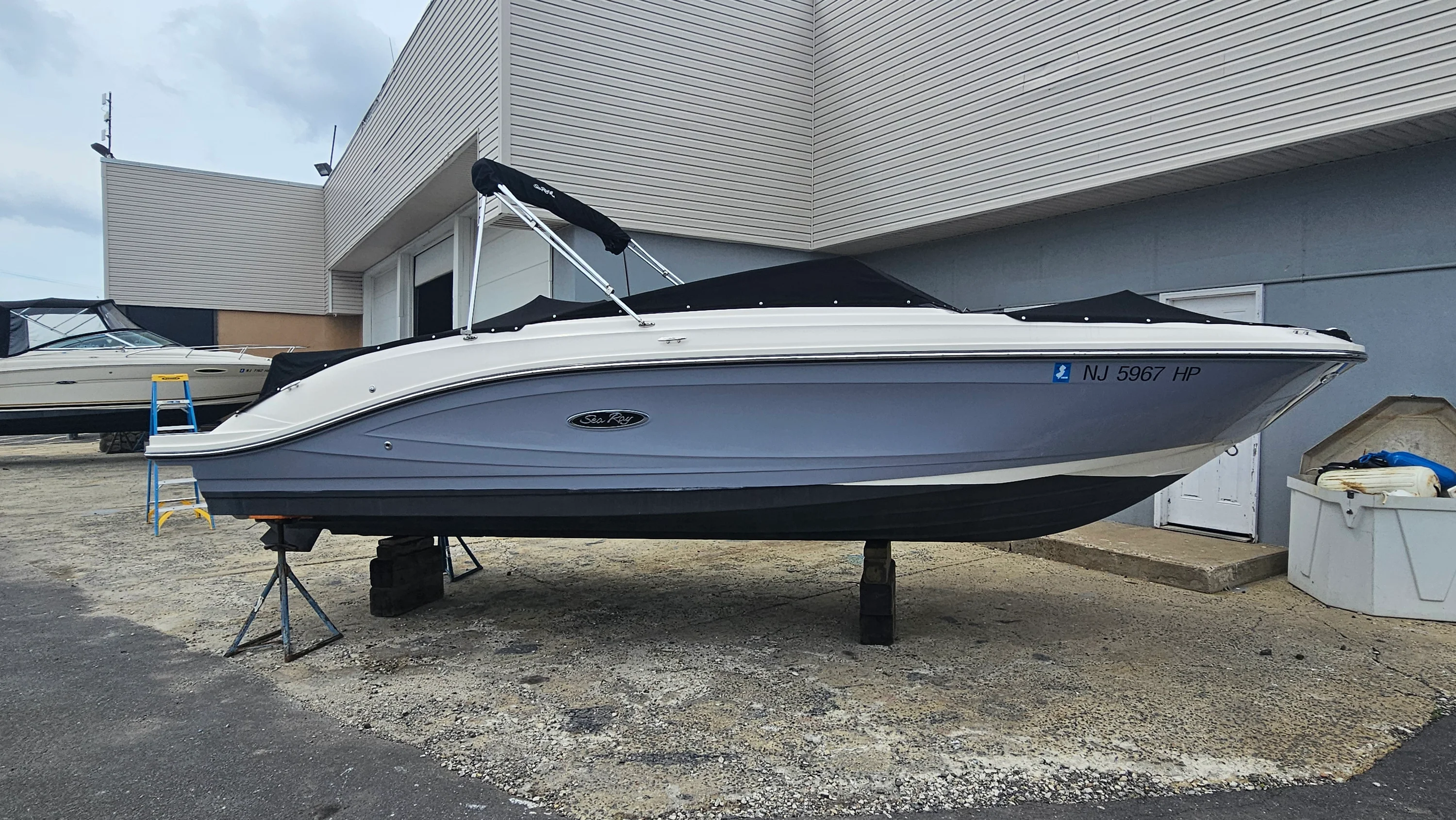 2021 Sea Ray SPX 230 Image Thumbnail #2