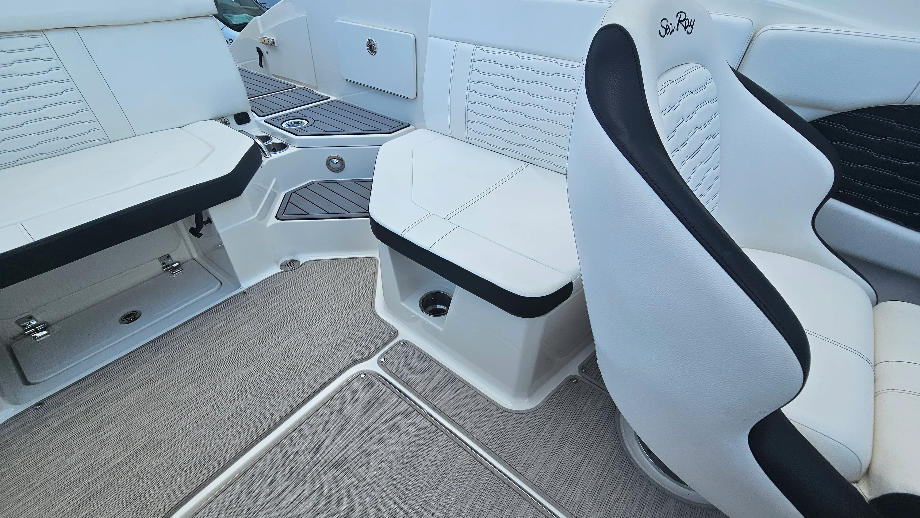 2021 Sea Ray SPX 230 Image Thumbnail #18