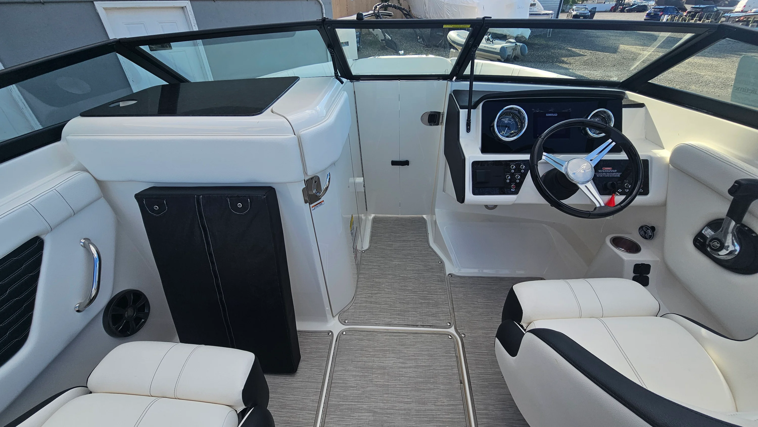 2021 Sea Ray SPX 230 Image Thumbnail #10