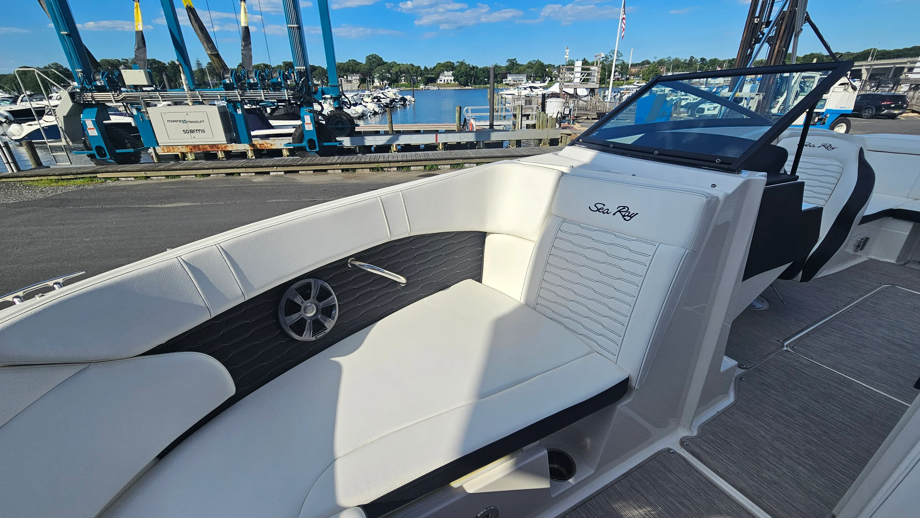 2021 Sea Ray SPX 230 Image Thumbnail #6