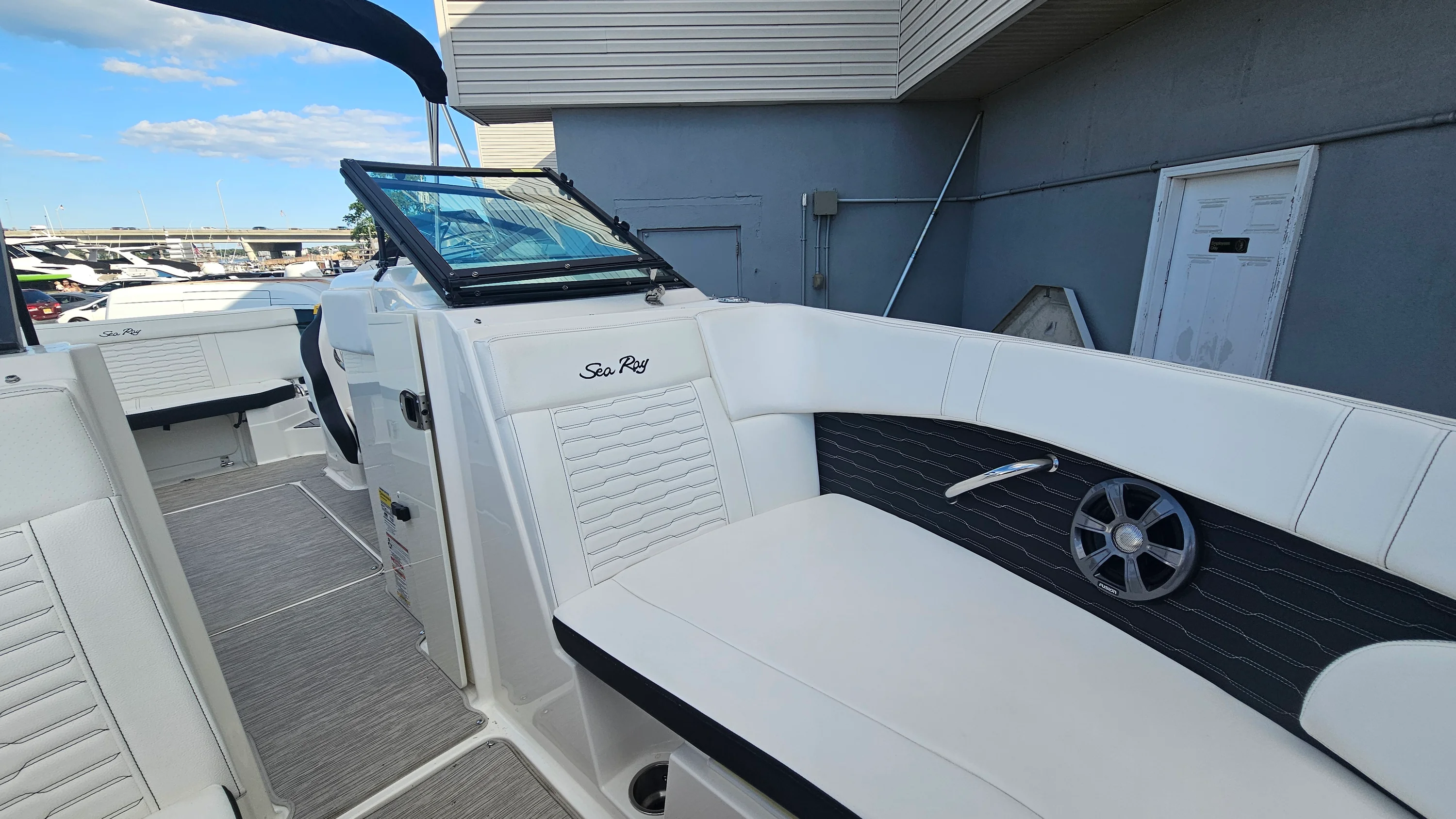 2021 Sea Ray SPX 230 Image Thumbnail #7
