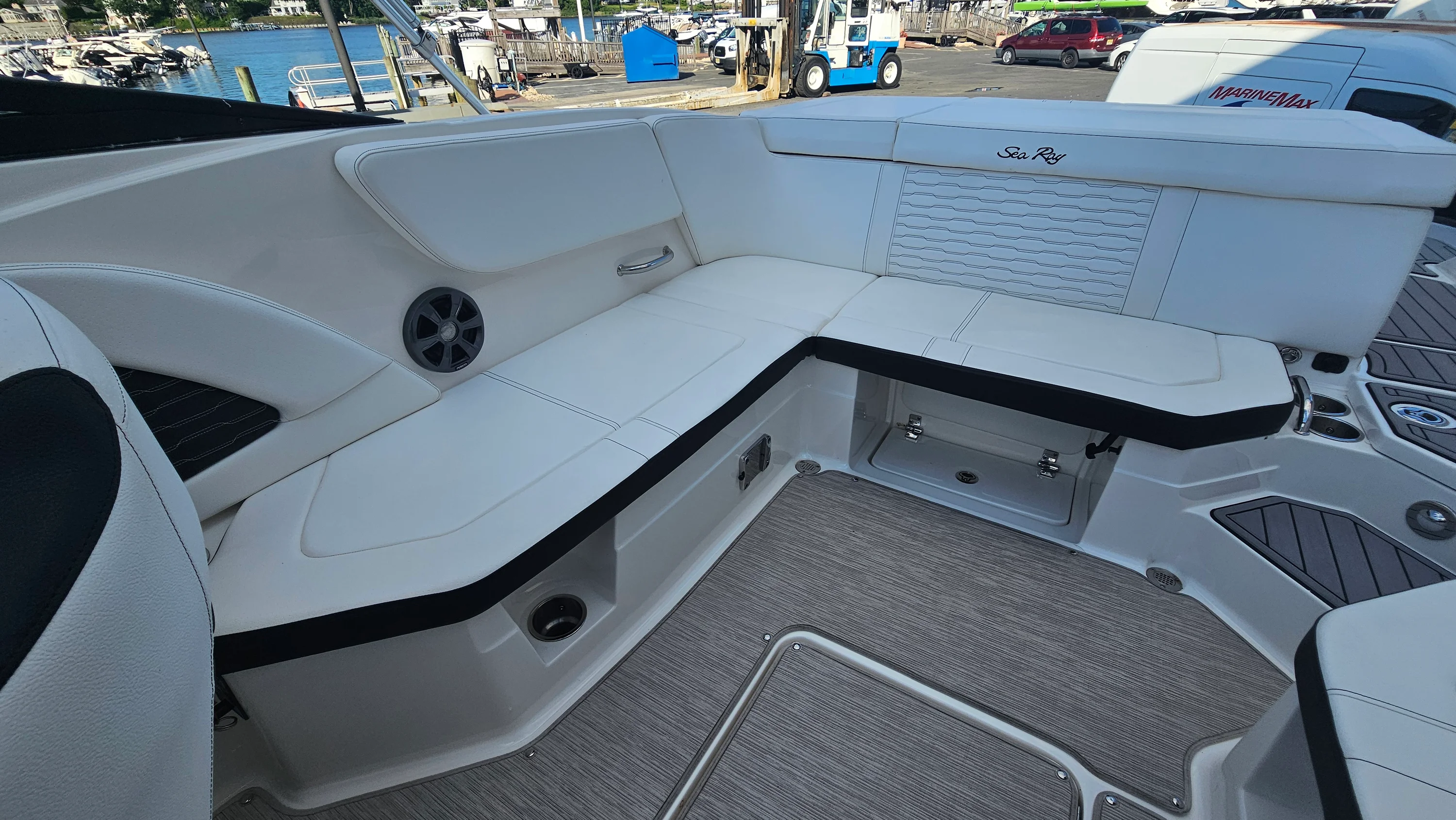 2021 Sea Ray SPX 230 Image Thumbnail #16